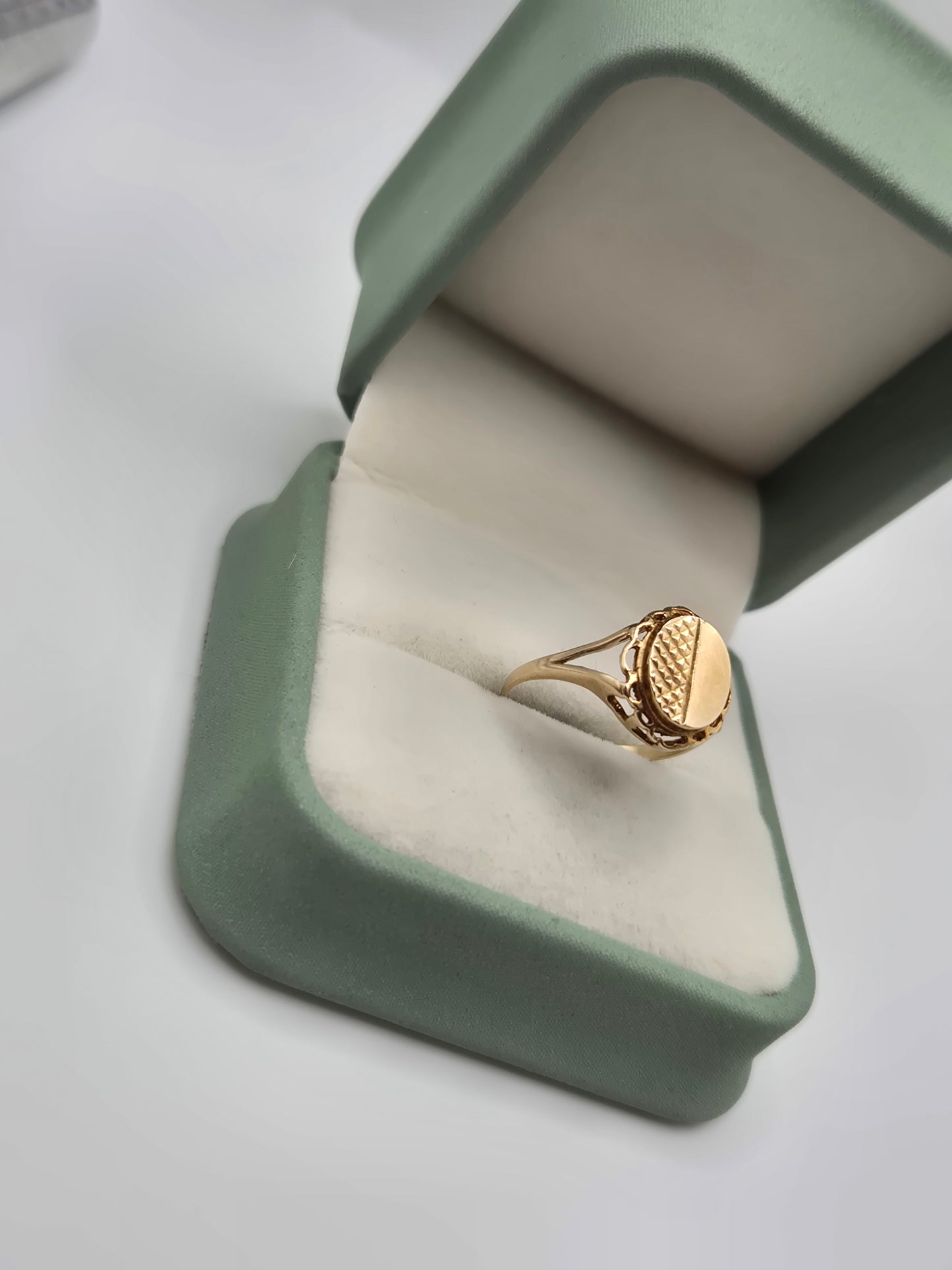 9ct gold signet ring