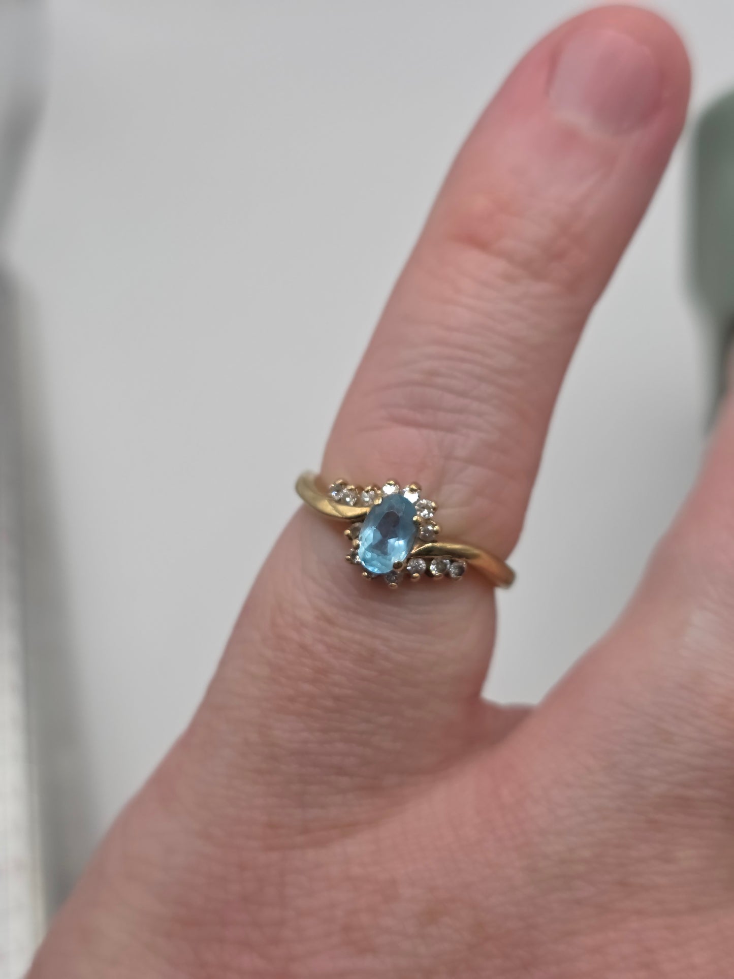 9ct gold aquamarine and cz ring