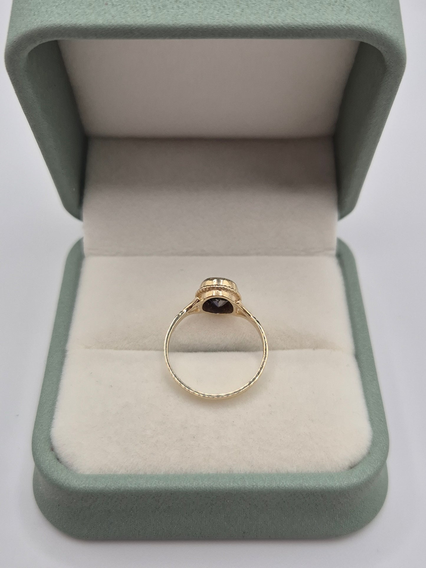 9ct gold sapphire ring