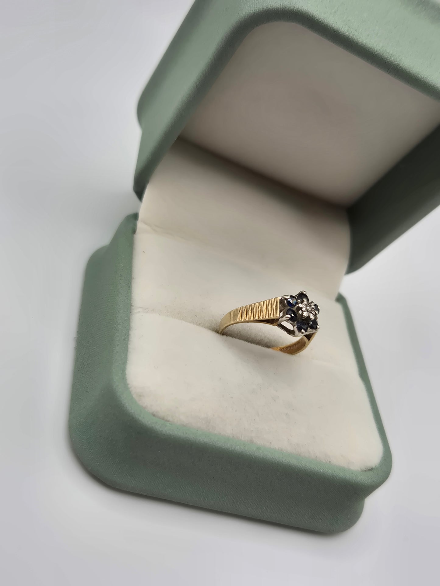 9ct gold sapphire and diamond ring