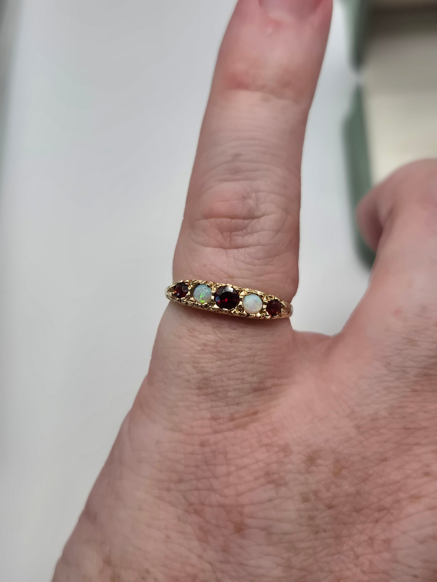 9ct gold garnet and opal ring