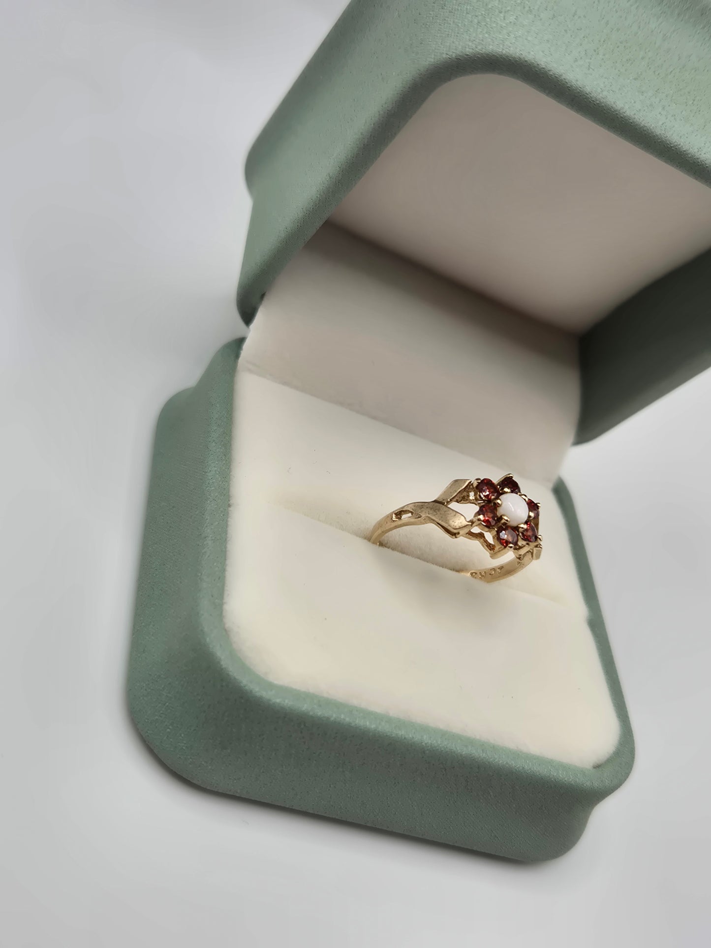 9ct gold opal and garnet ring