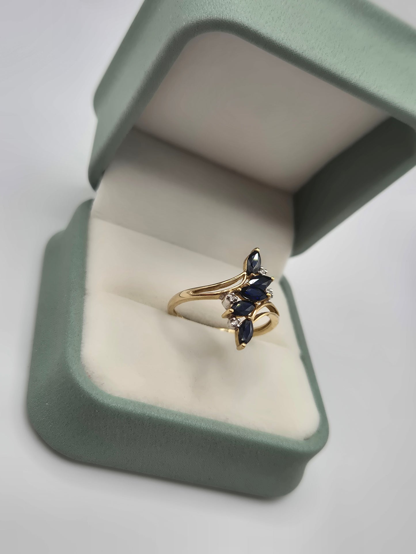 9ct gold sapphire and diamond ring