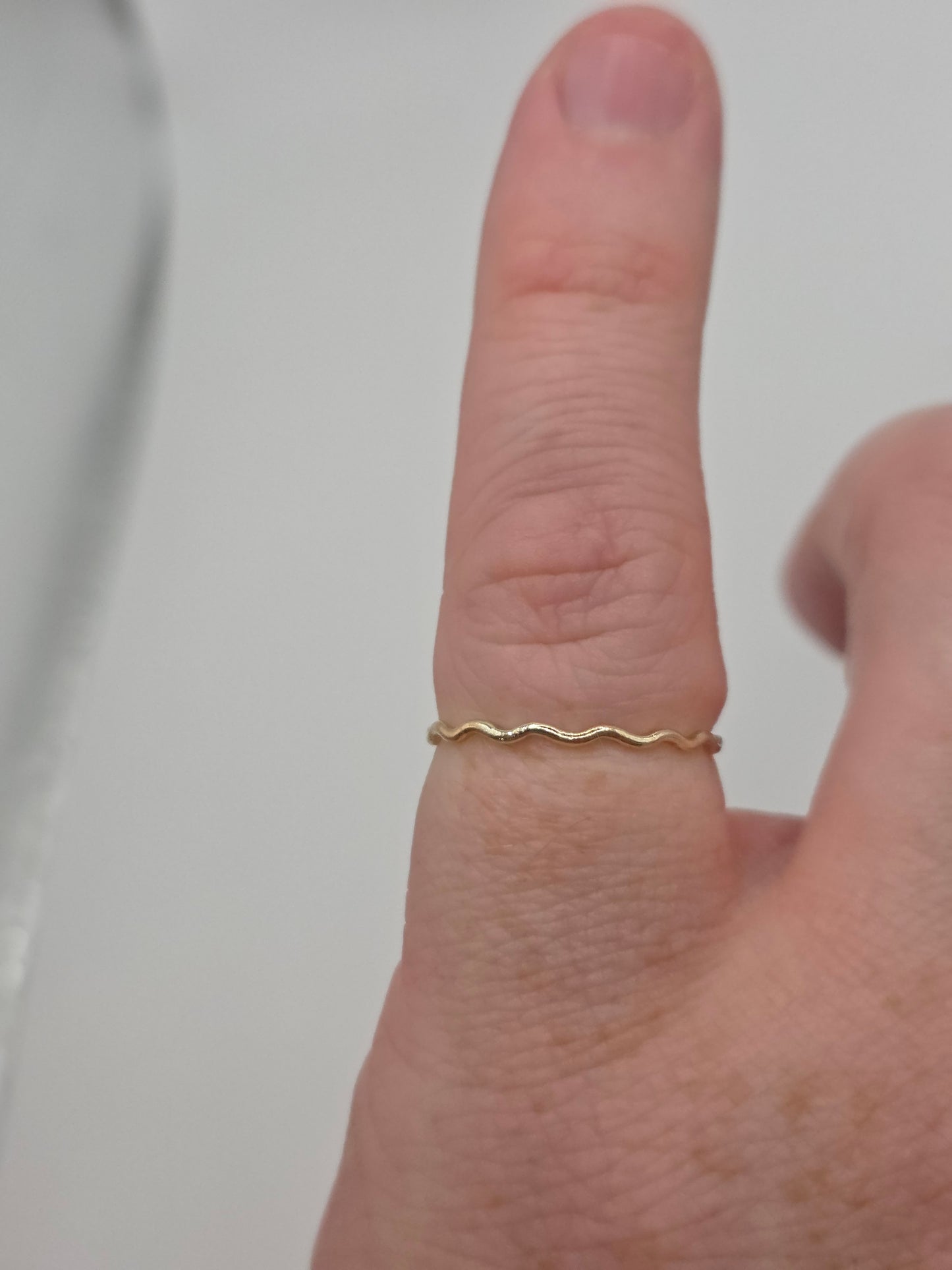 9ct gold wavy stacking ring