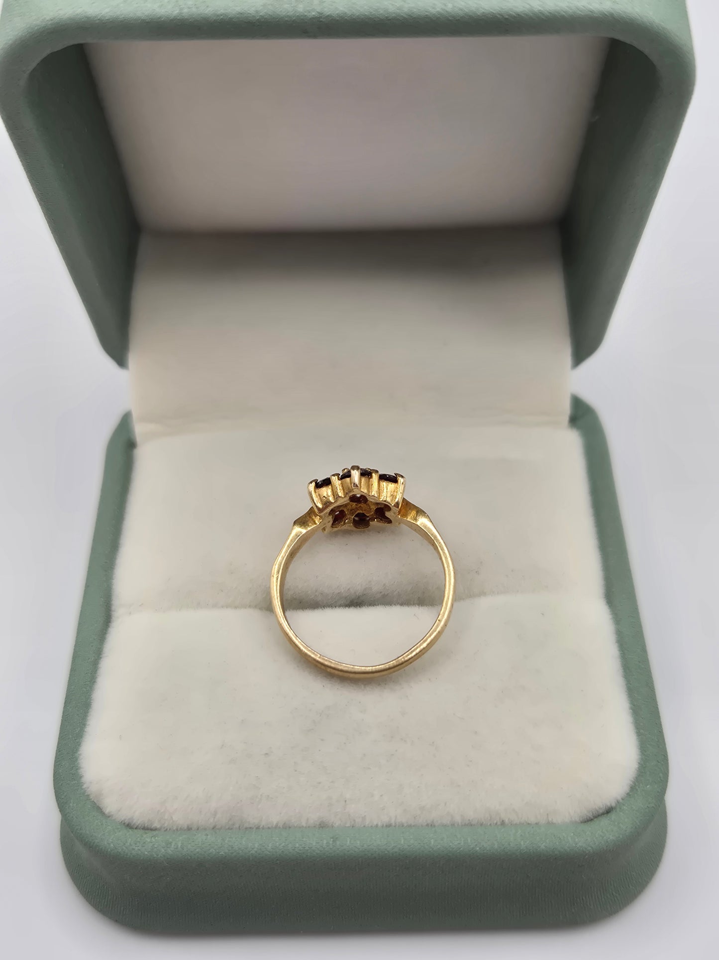 9ct gold garnet ring