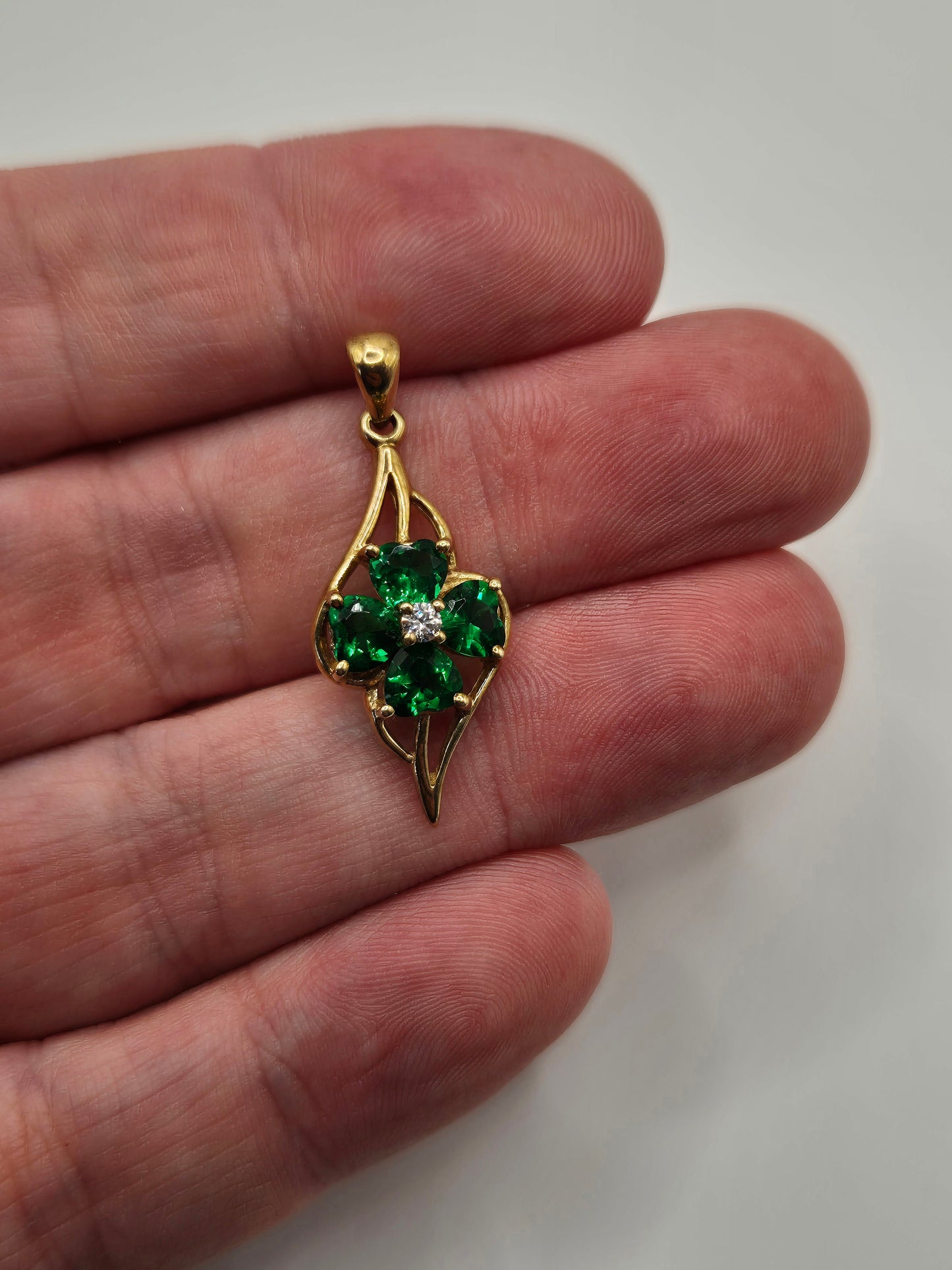 9ct gold gemstone pendant