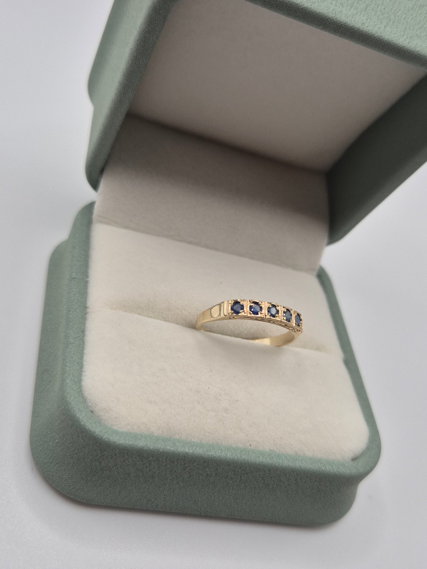 9ct gold sapphire ring
