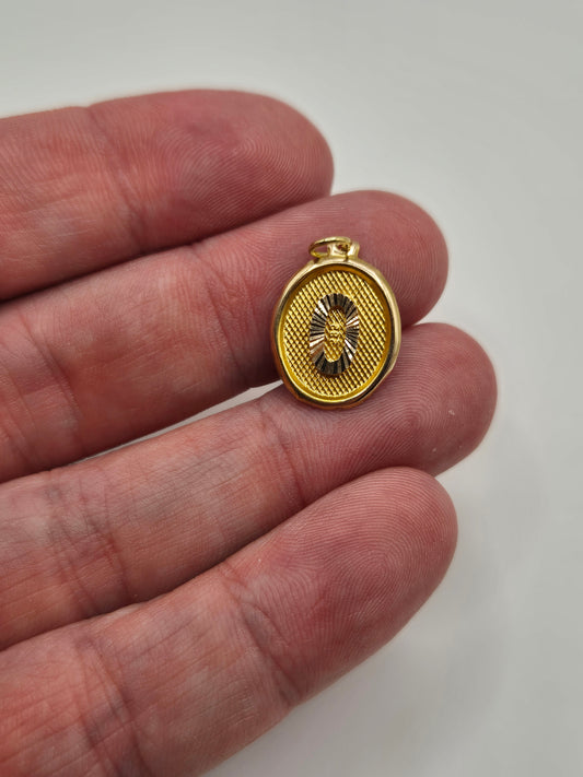 14ct gold initial pendant