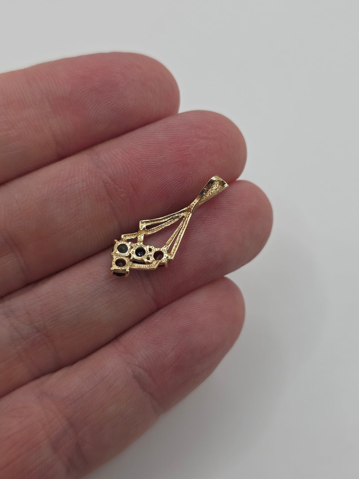 9ct gold multigem pendant