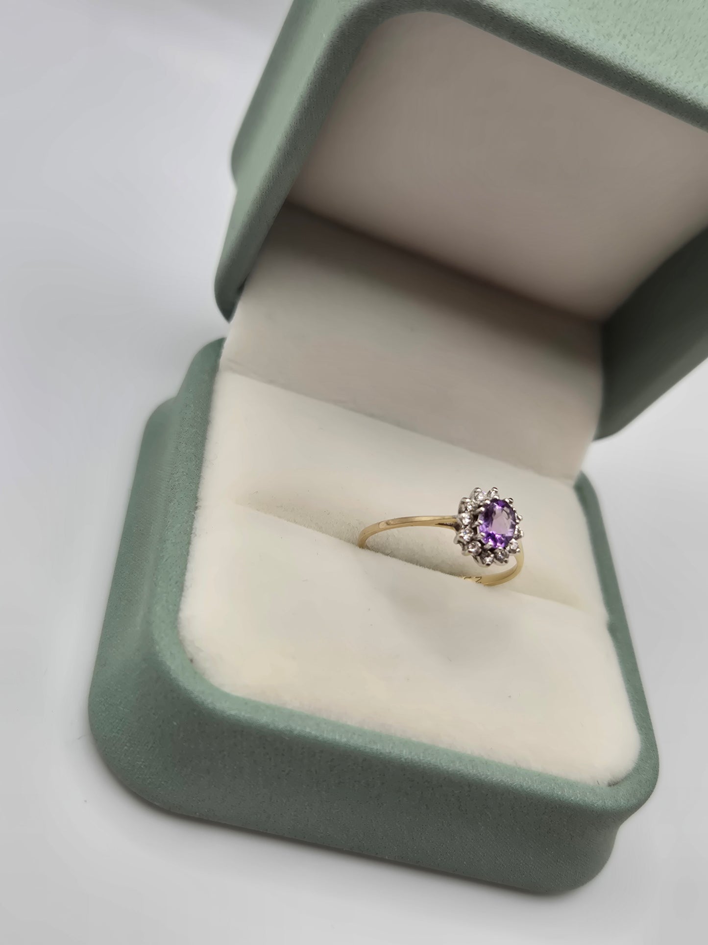 9ct gold amethyst and cz ring