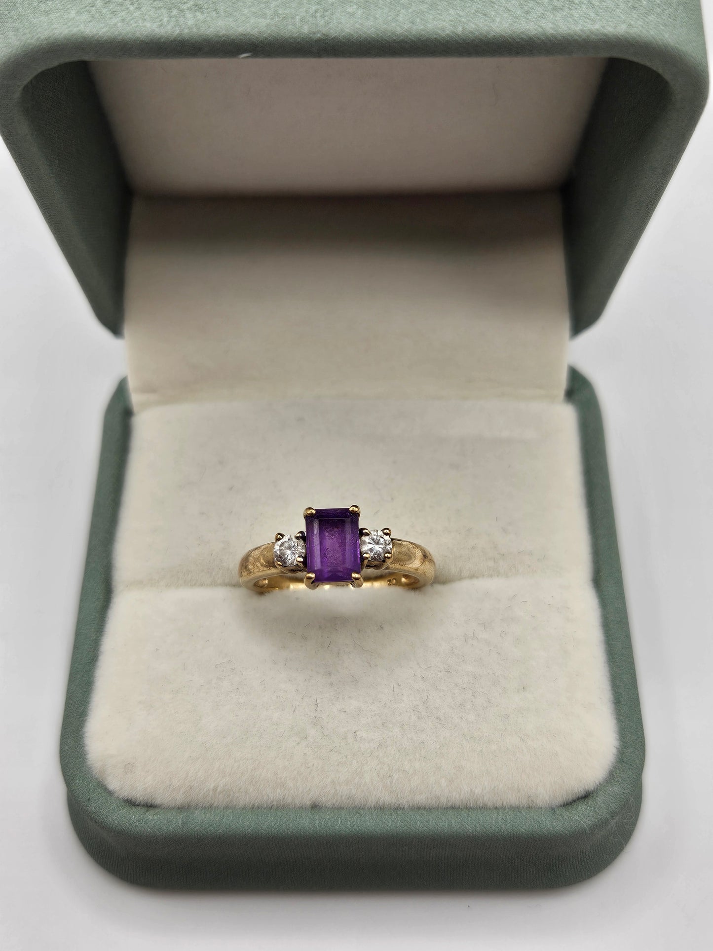 9ct gold amethyst and cz ring