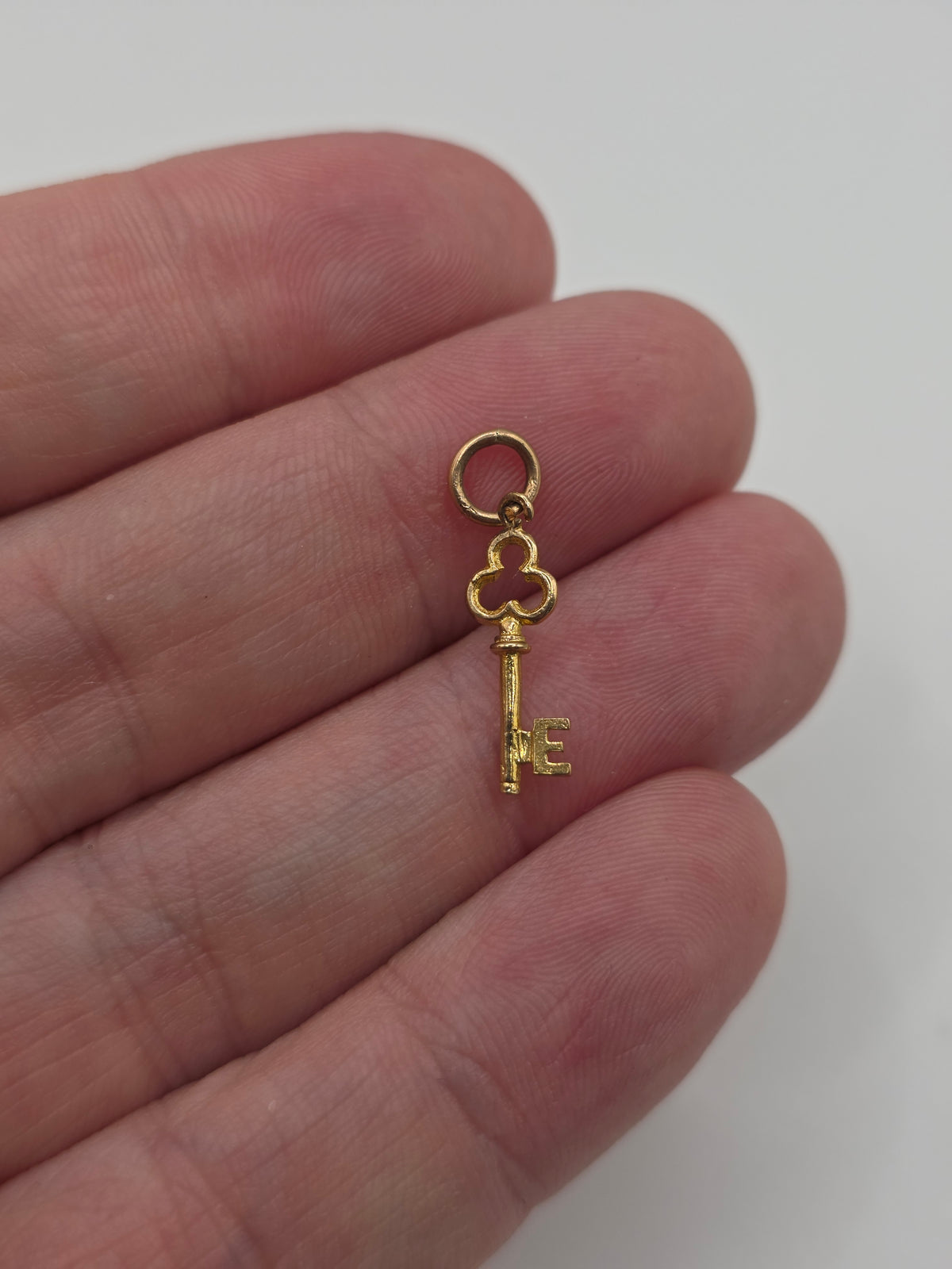 9ct gold initial E key charm
