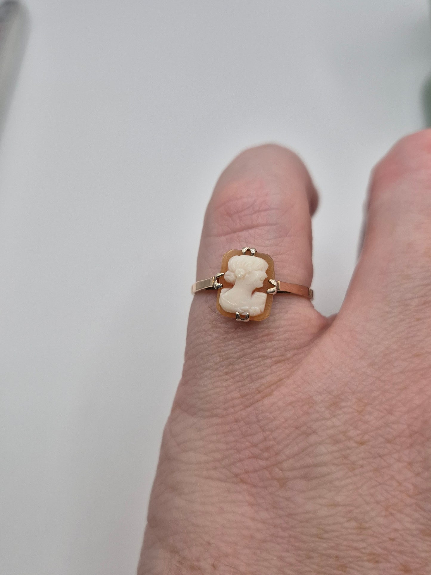 9ct gold cameo ring