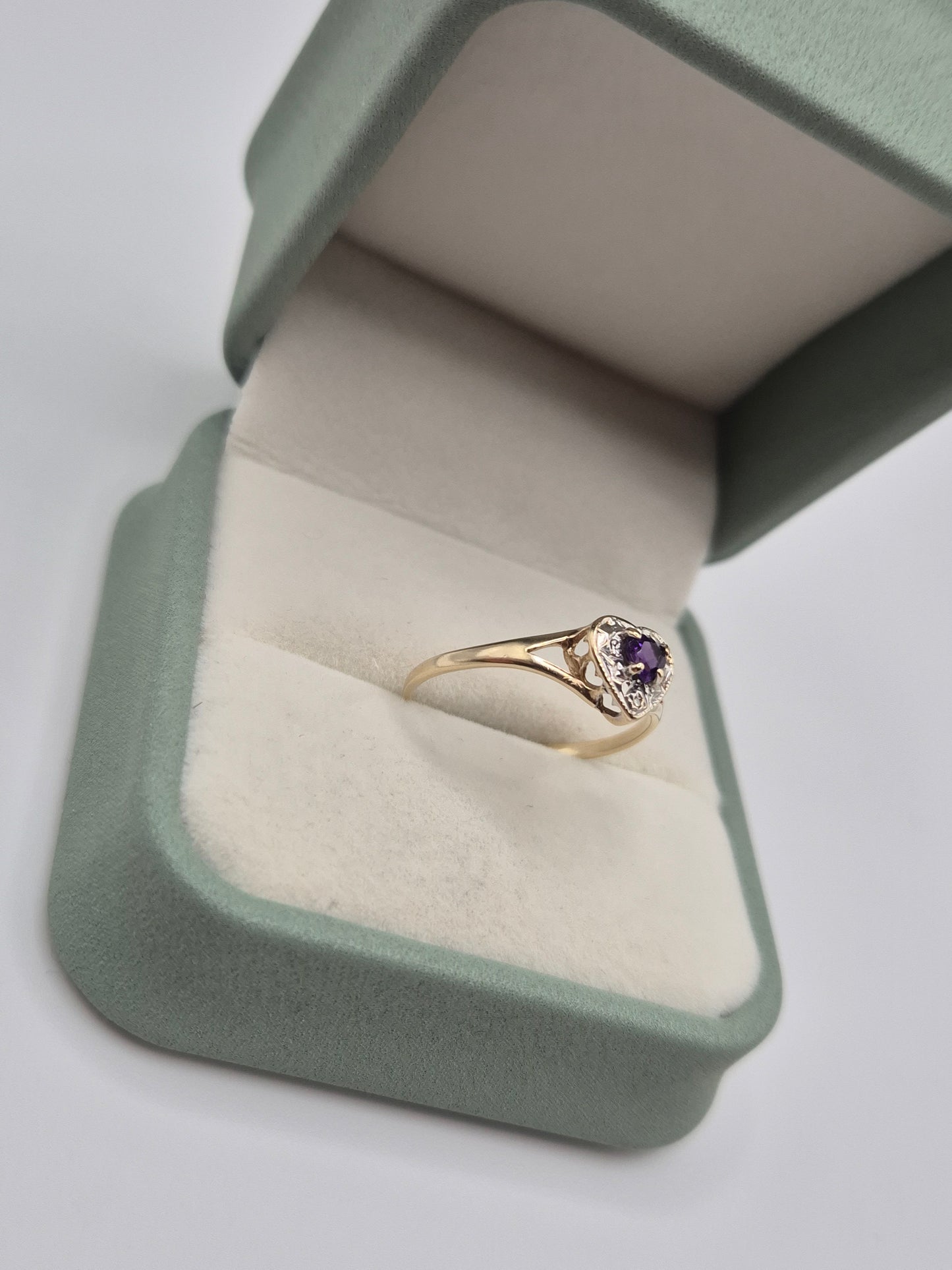 9ct gold amethyst heart ring