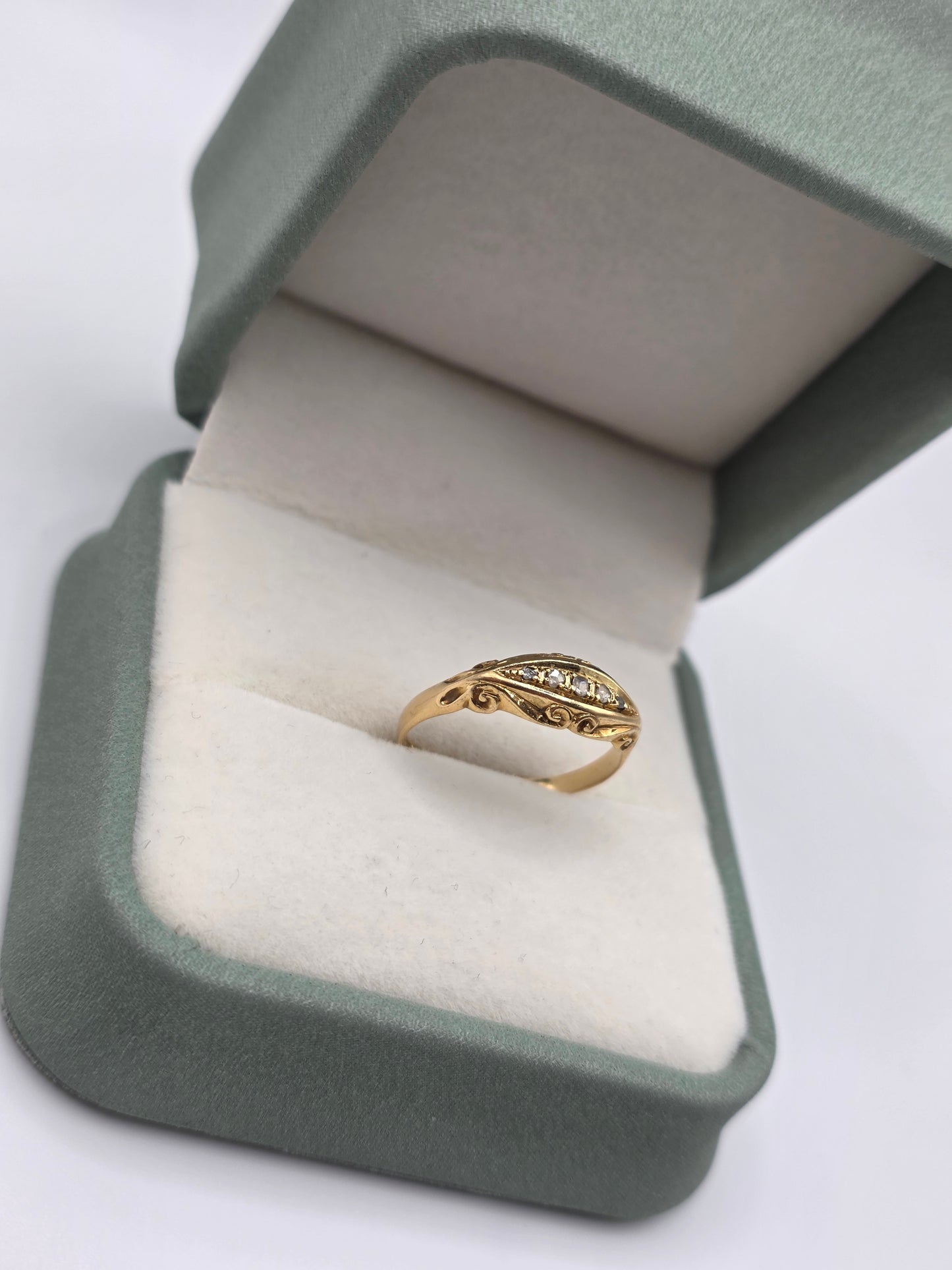 Antique 18ct gold diamond gypsy ring