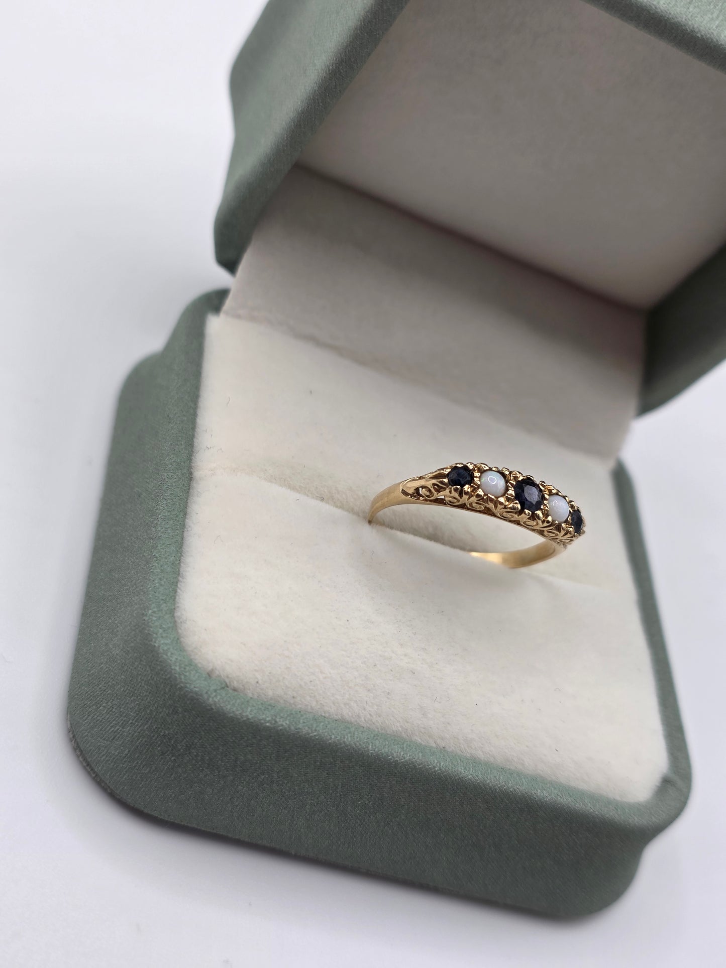 9ct gold sapphire and opal ring