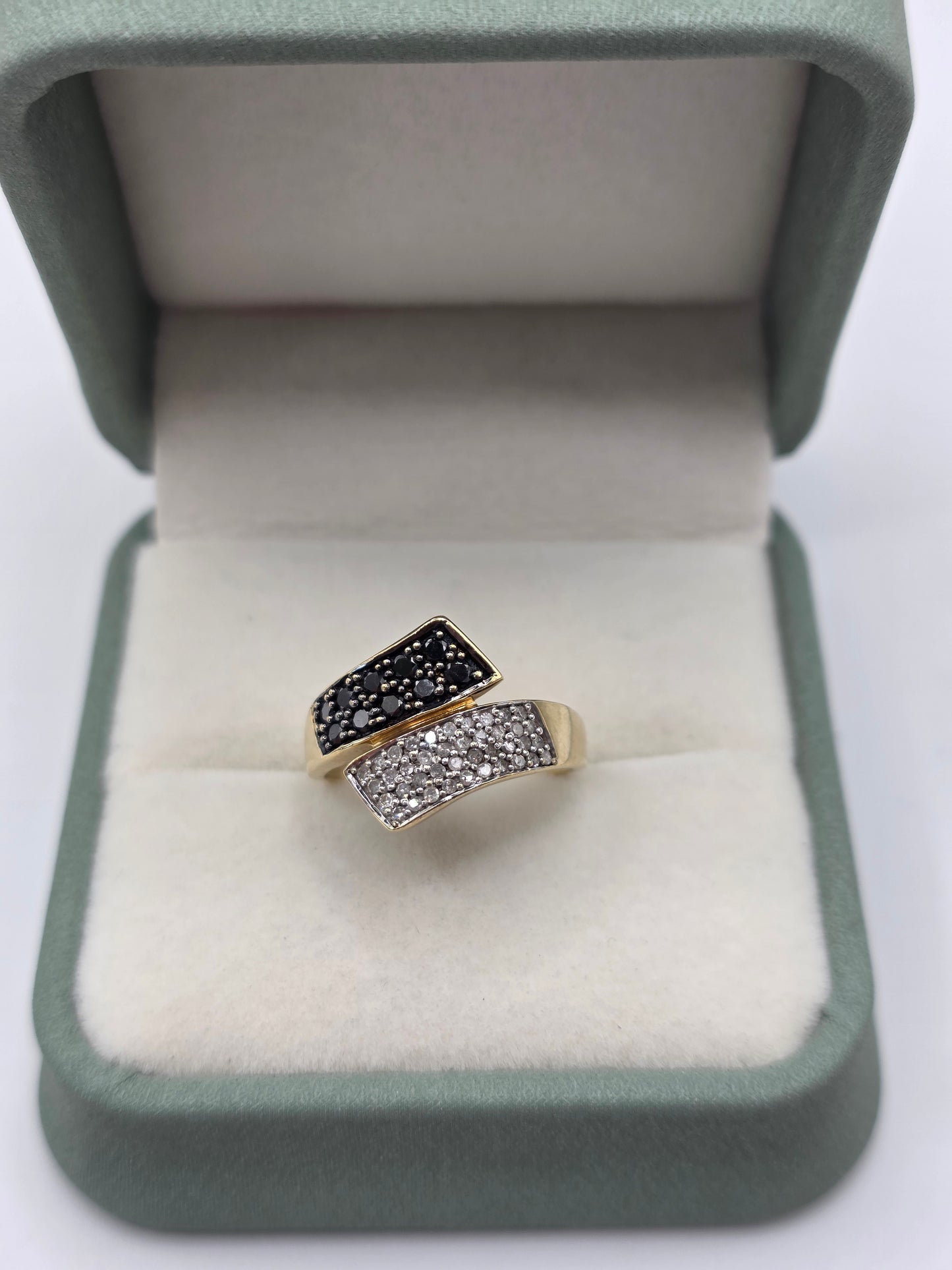 9ct gold diamond ring