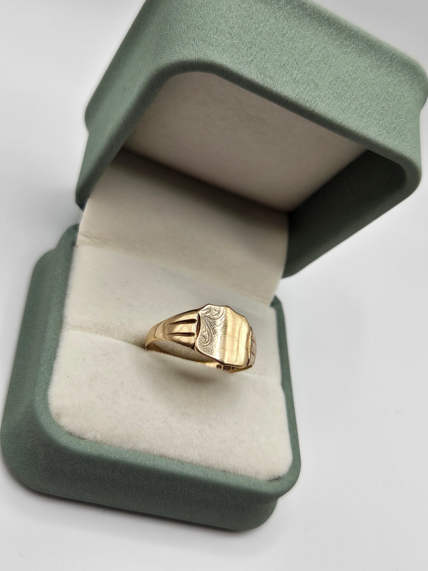 9ct gold engraved shield signet ring