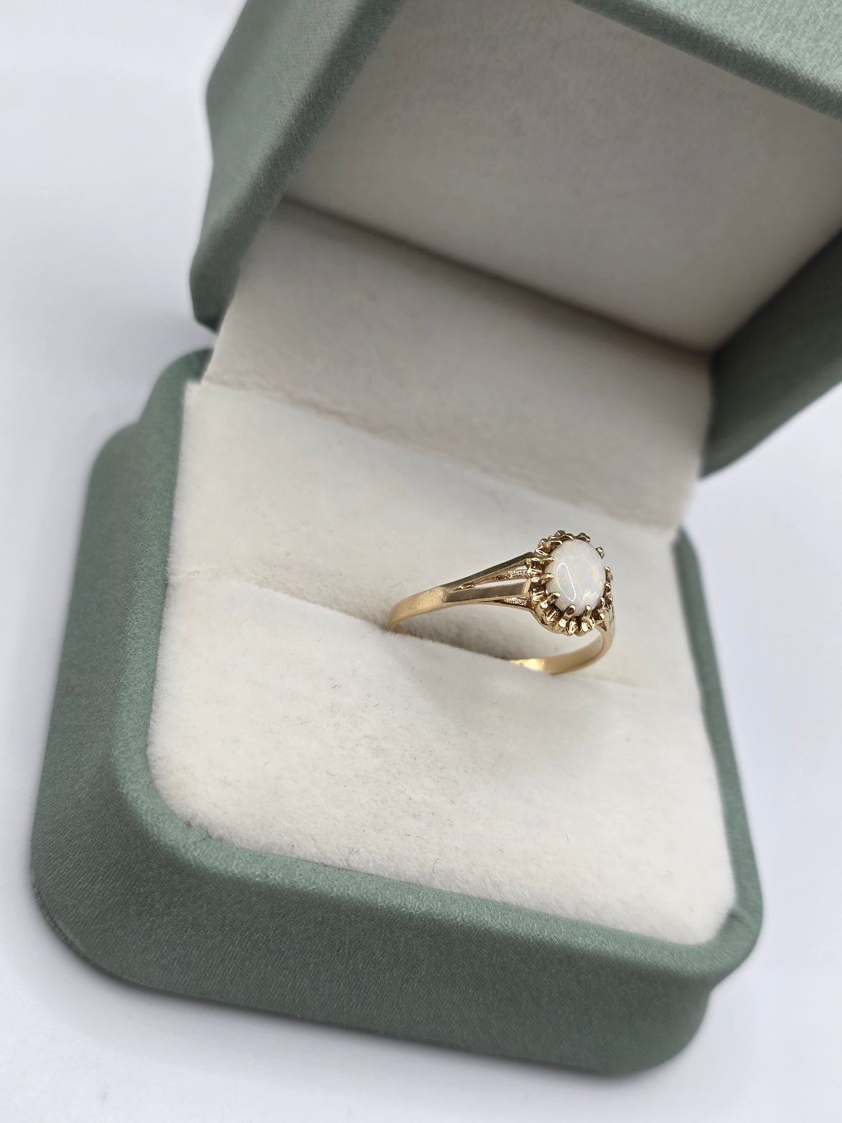 9ct gold opal ring