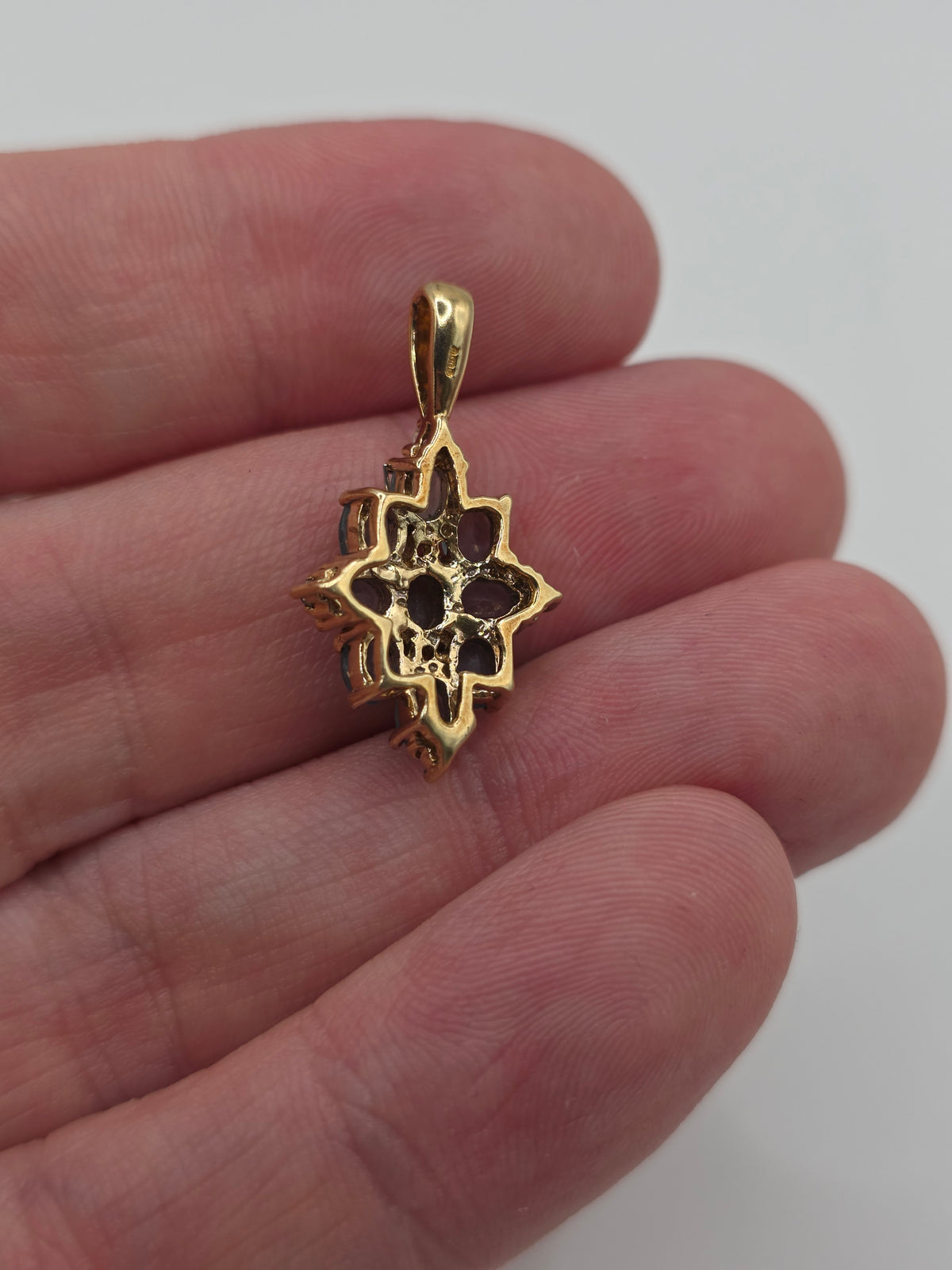 9ct gold blue apatite pendant