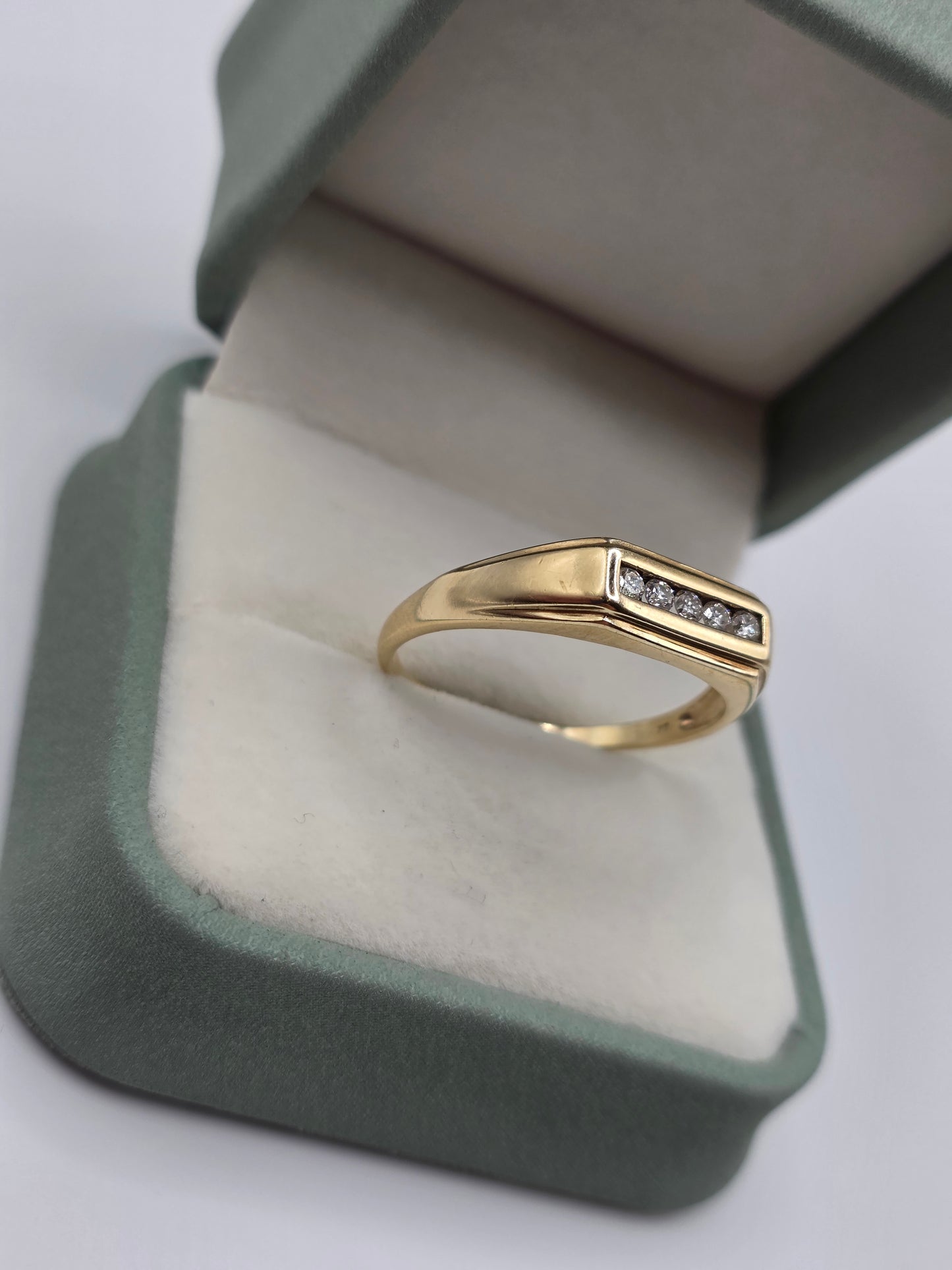 9ct gold diamond signet ring