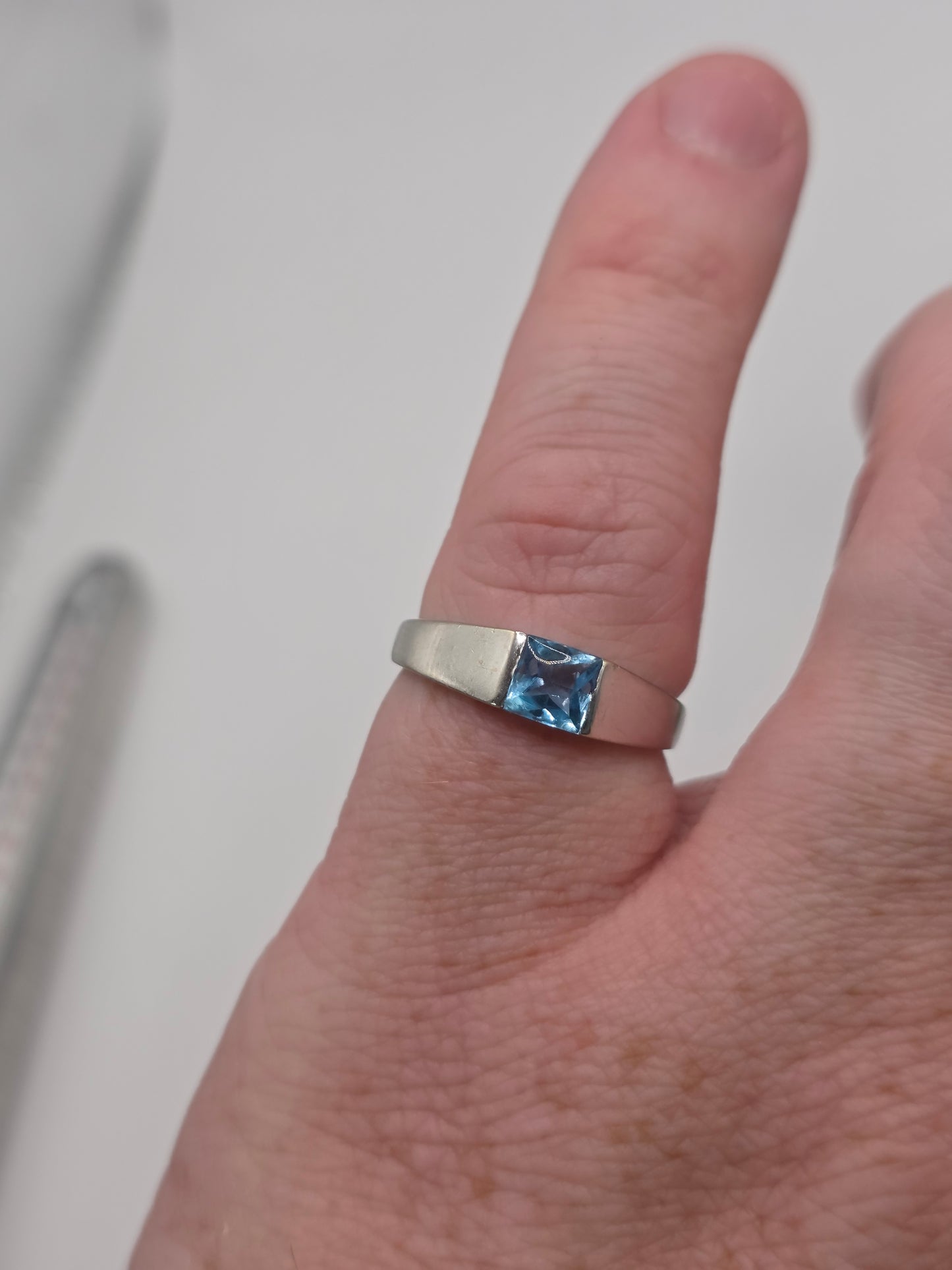 9ct white gold topaz ring