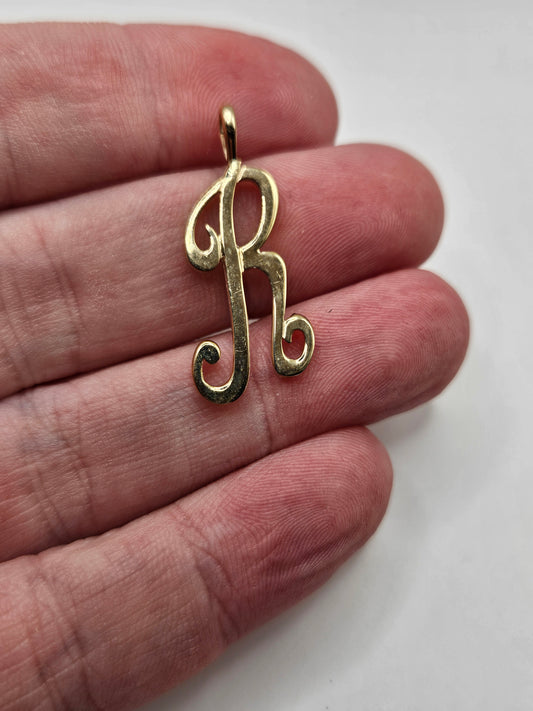 9ct gold initial pendant