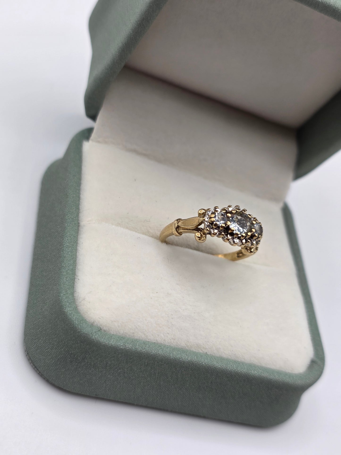 9ct gold aquamarine and diamond ring