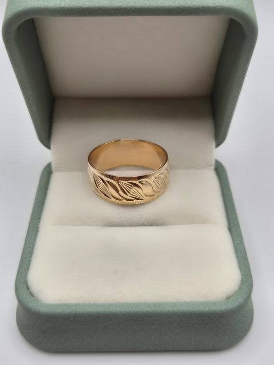 Heavy 9ct gold patterned band ring