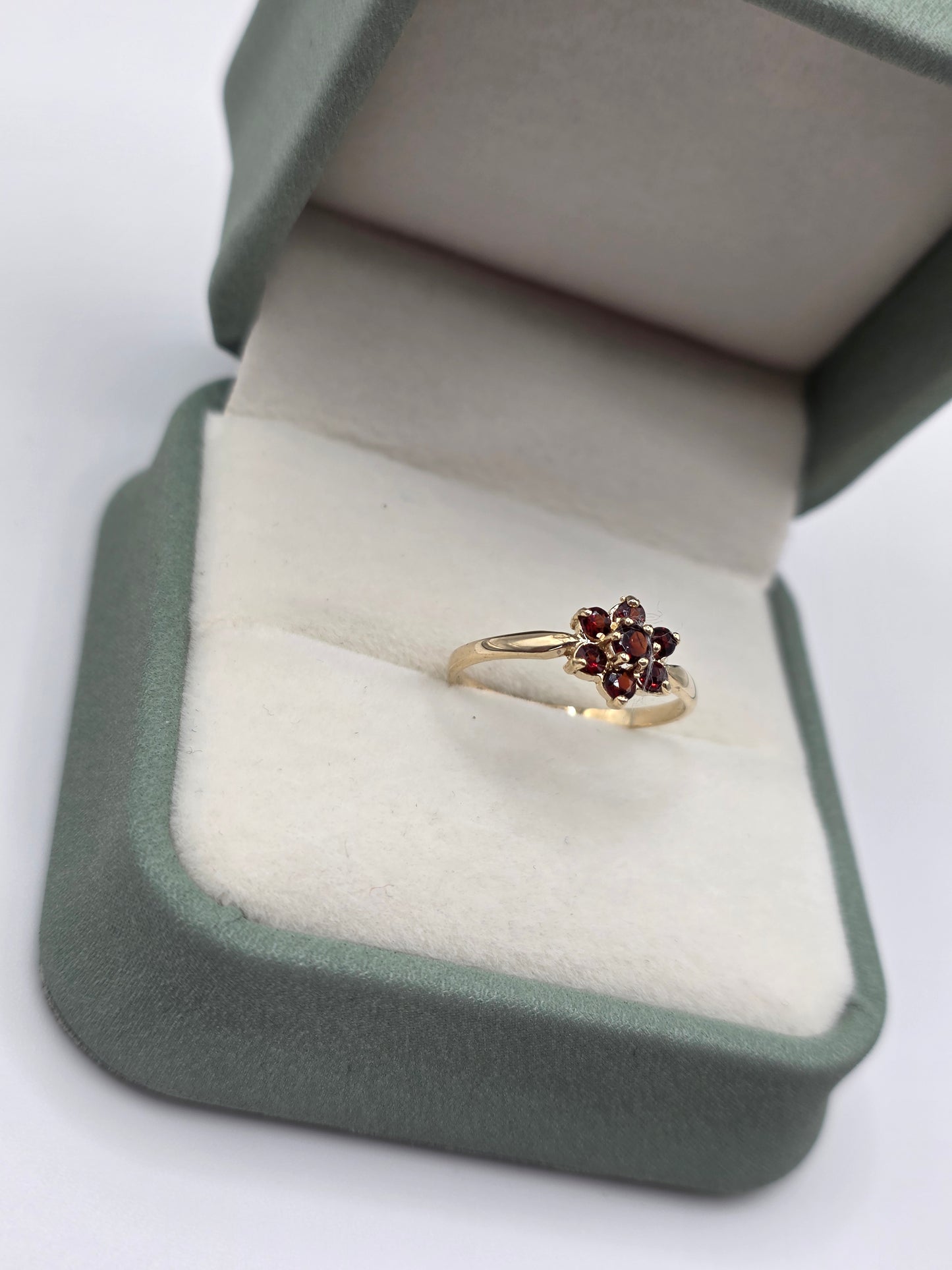 9ct gold garnet cluster ring