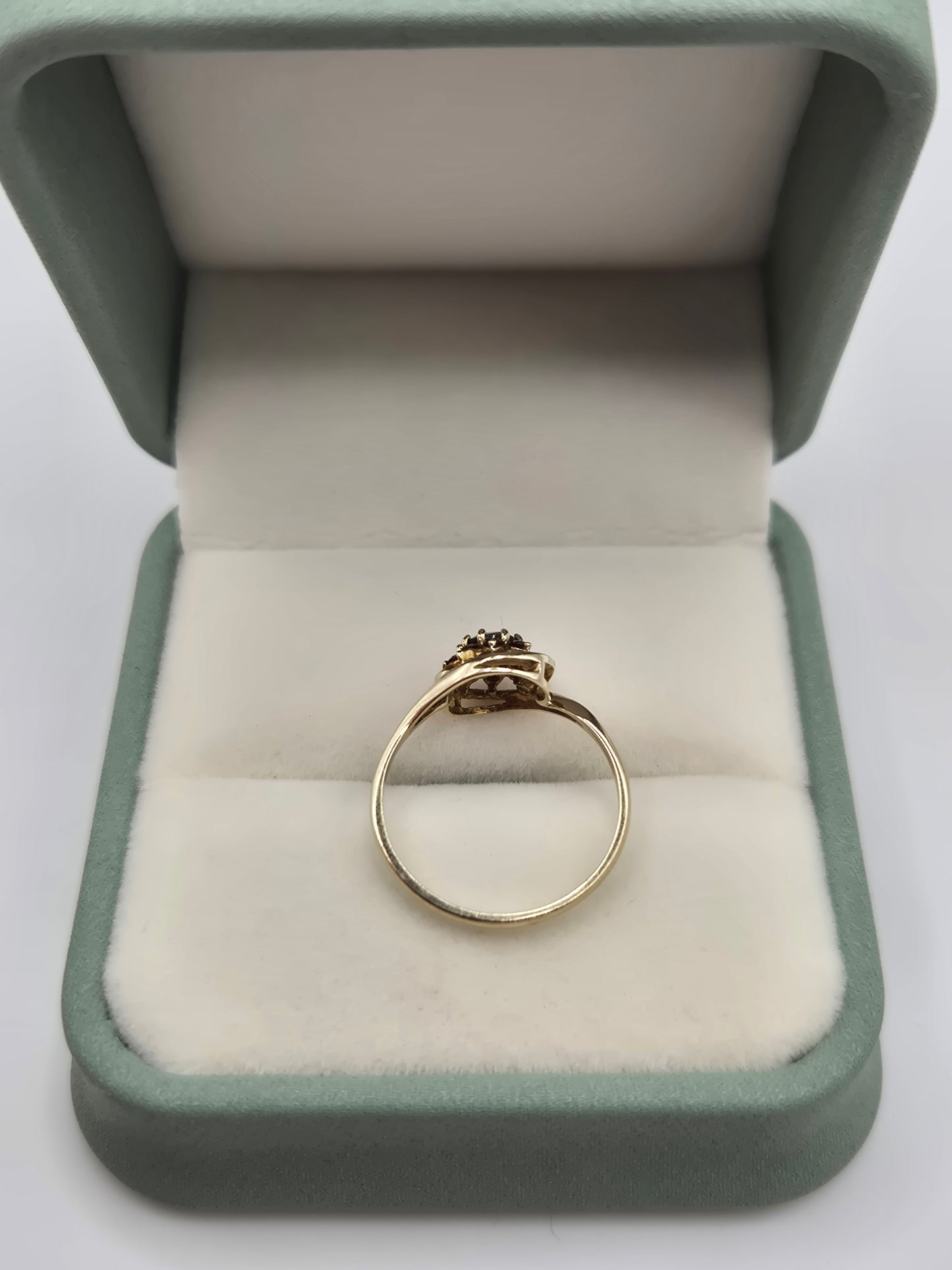 9ct gold garnet cluster ring