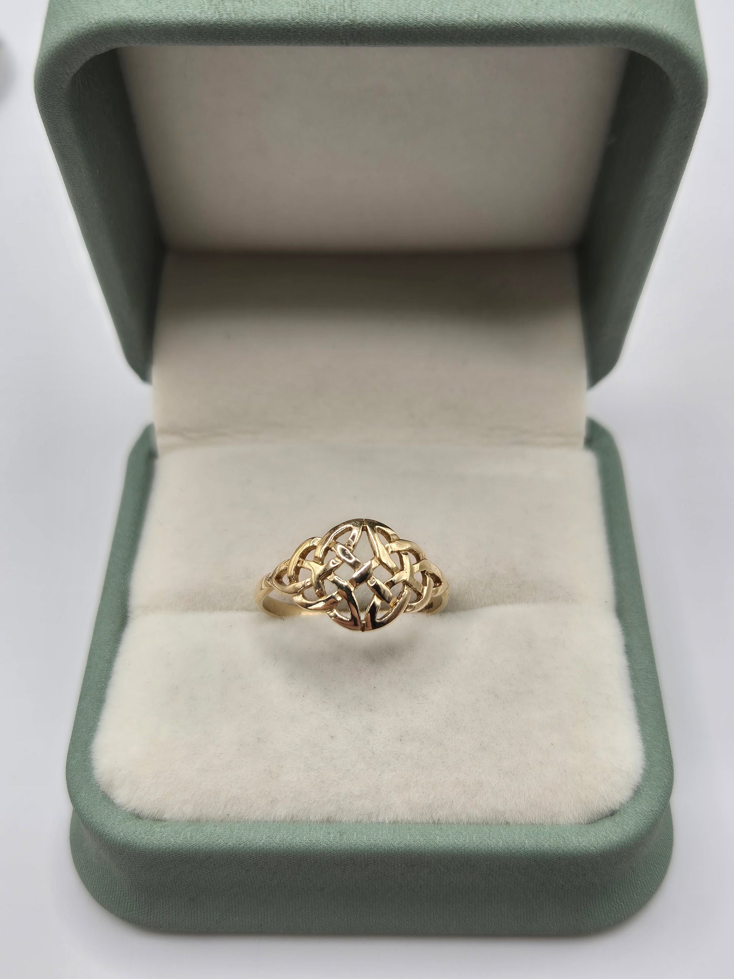 9ct gold celtic ring