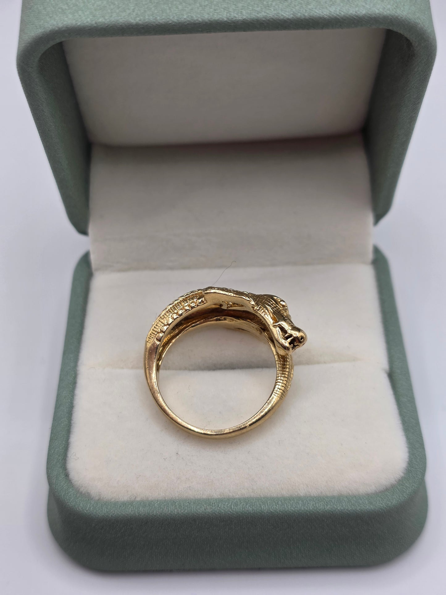 Heavy 9ct gold crocodile ring