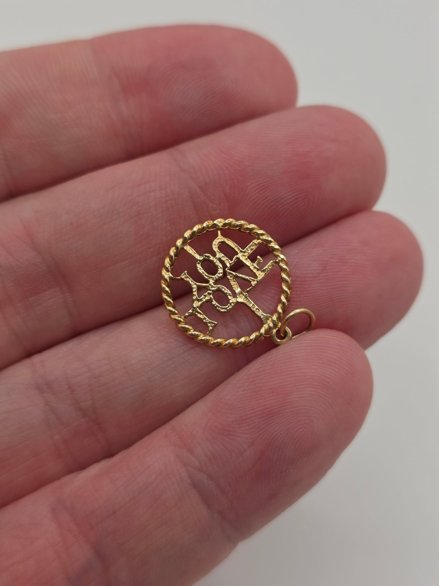 9ct gold i love you pendant