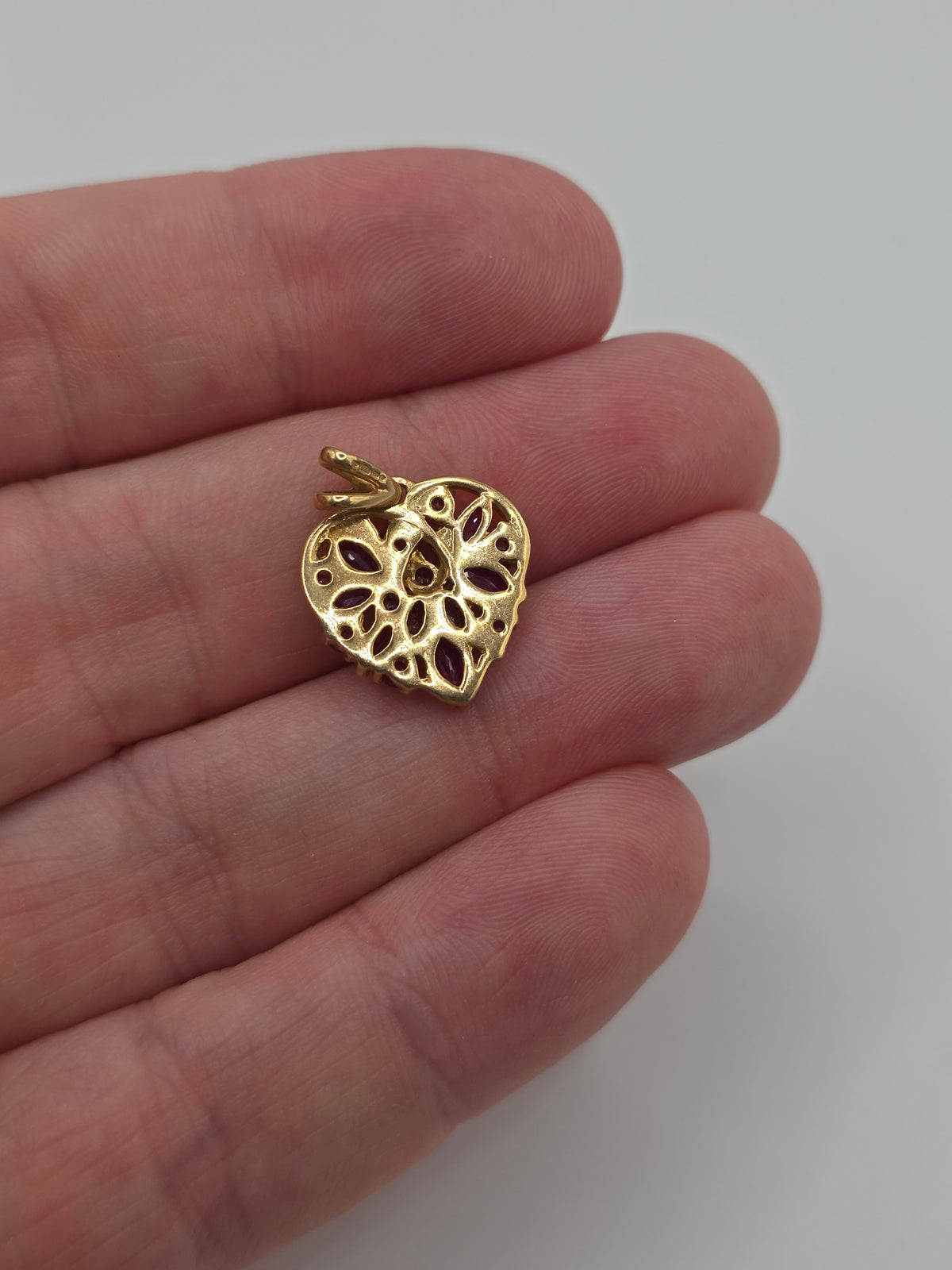 9ct gold ruby heart pendant