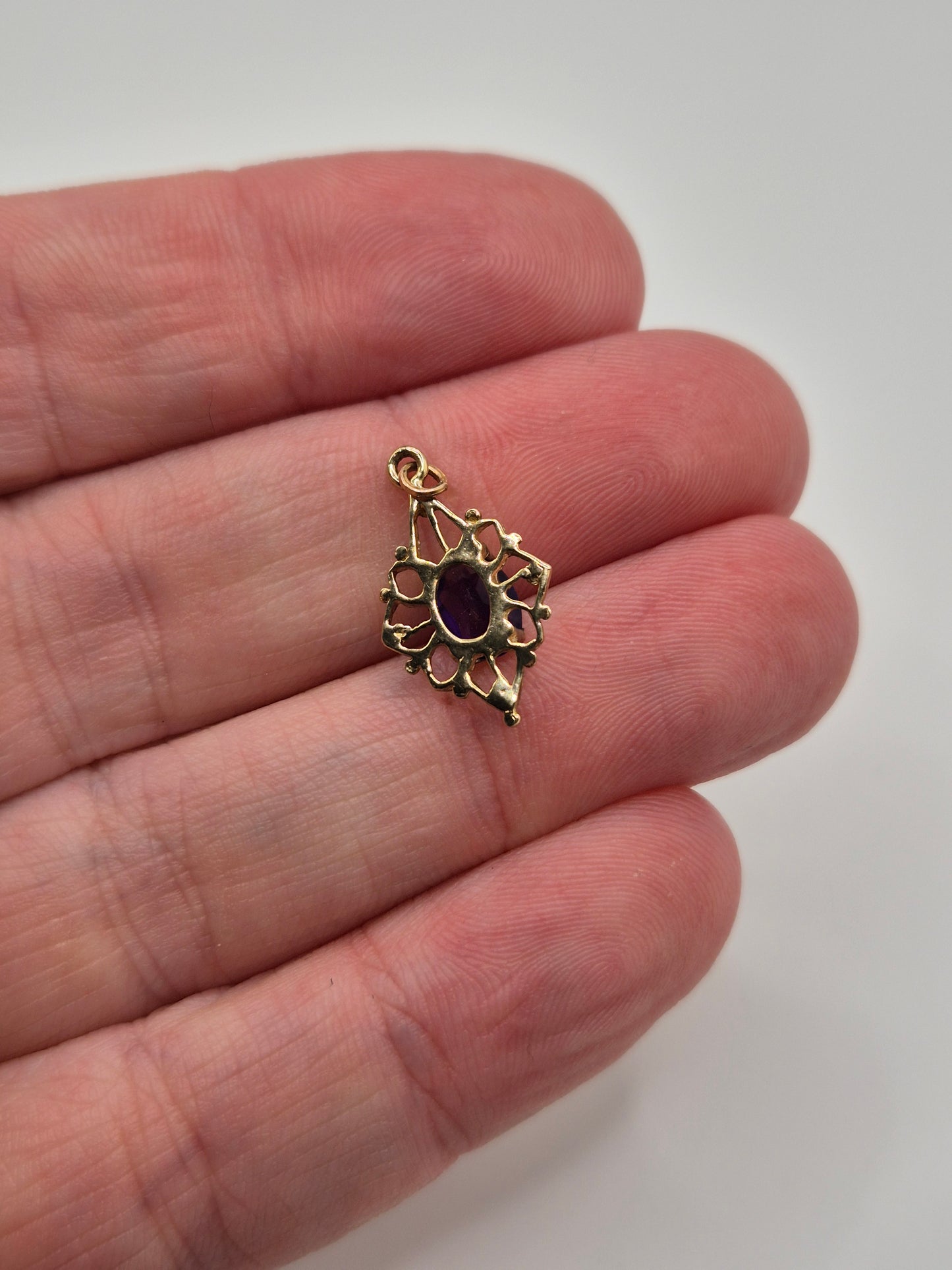 9ct gold amethyst pendant