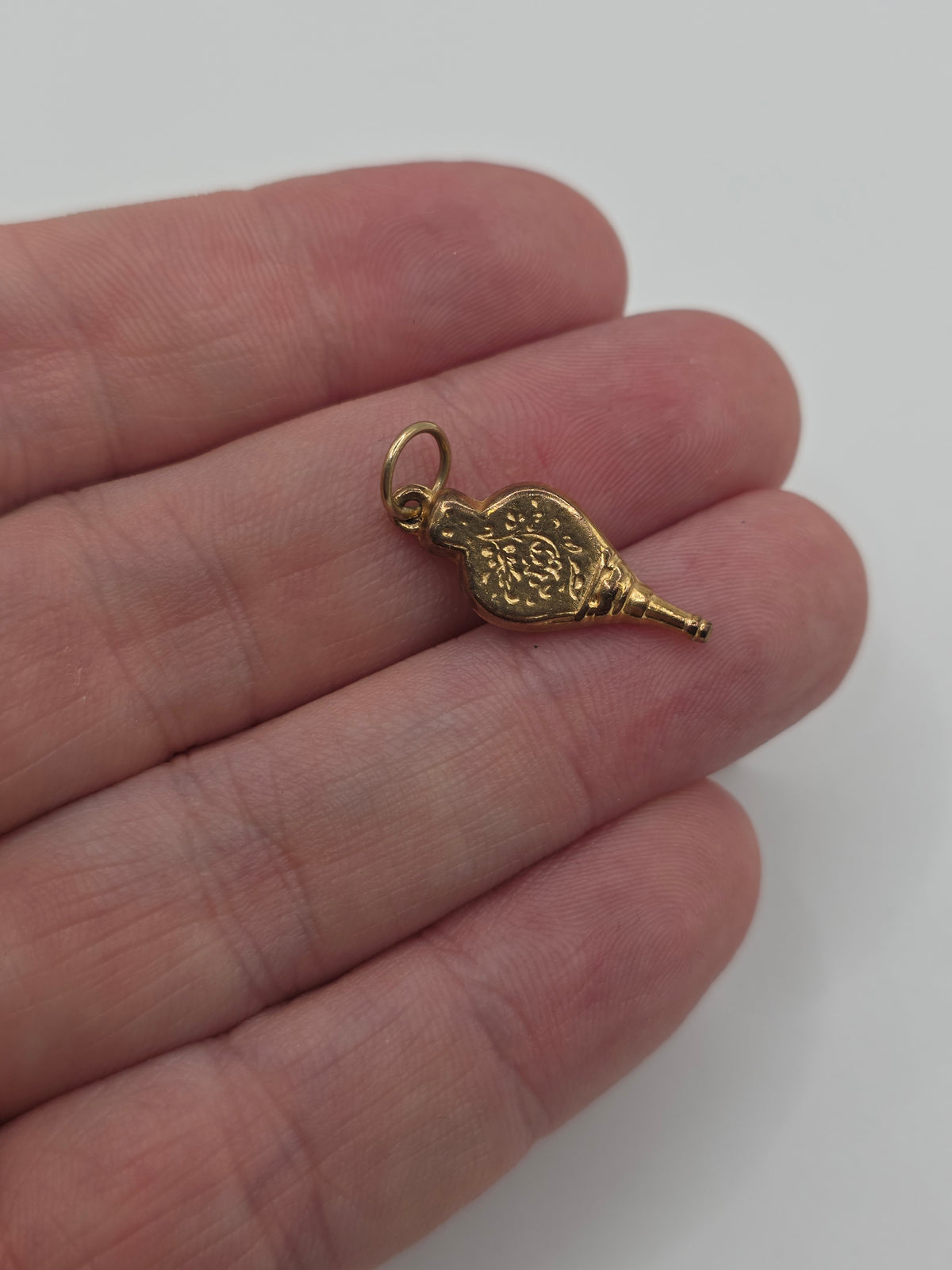 9ct gold bellows charm