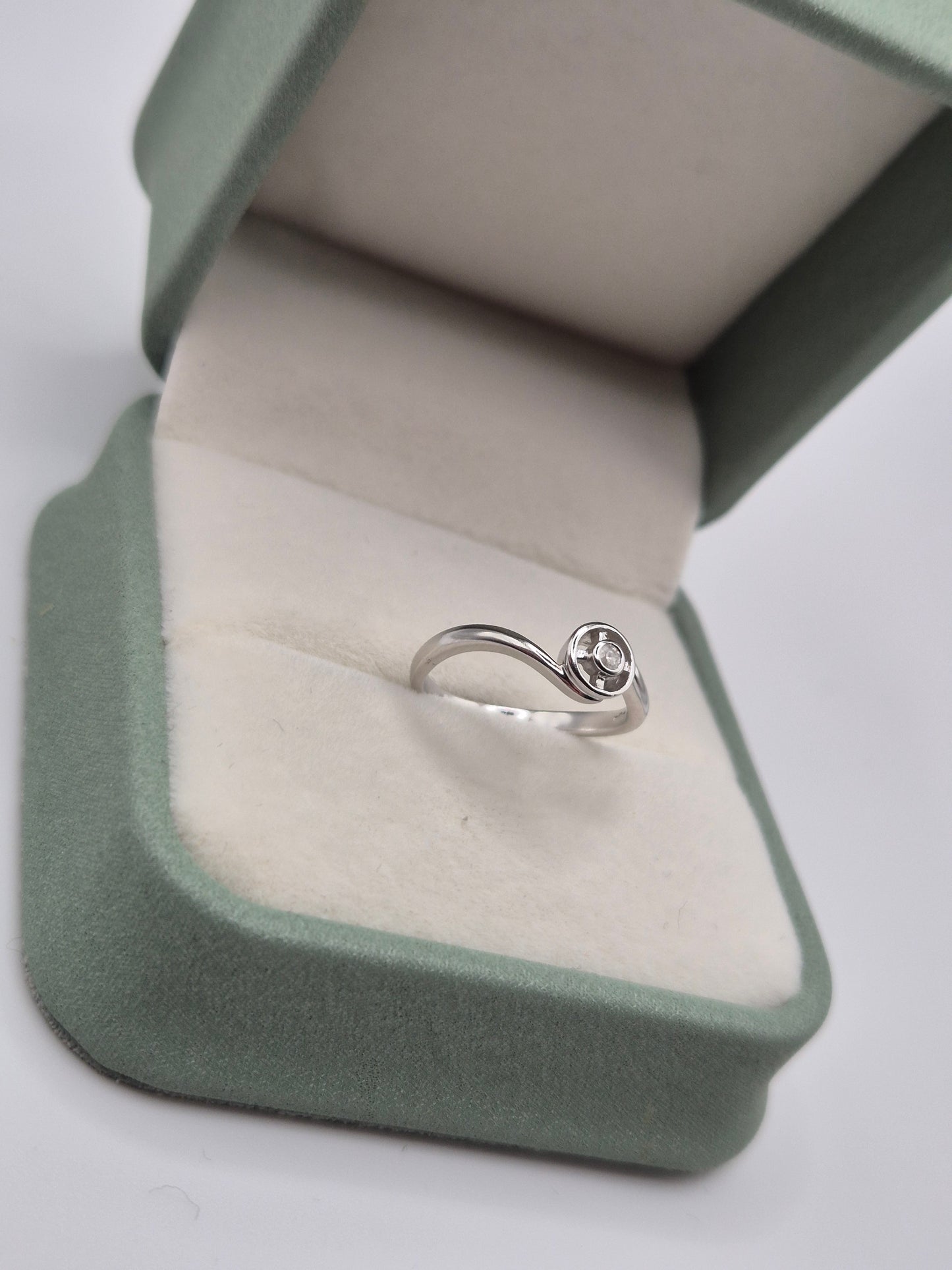 9ct white gold diamond ring