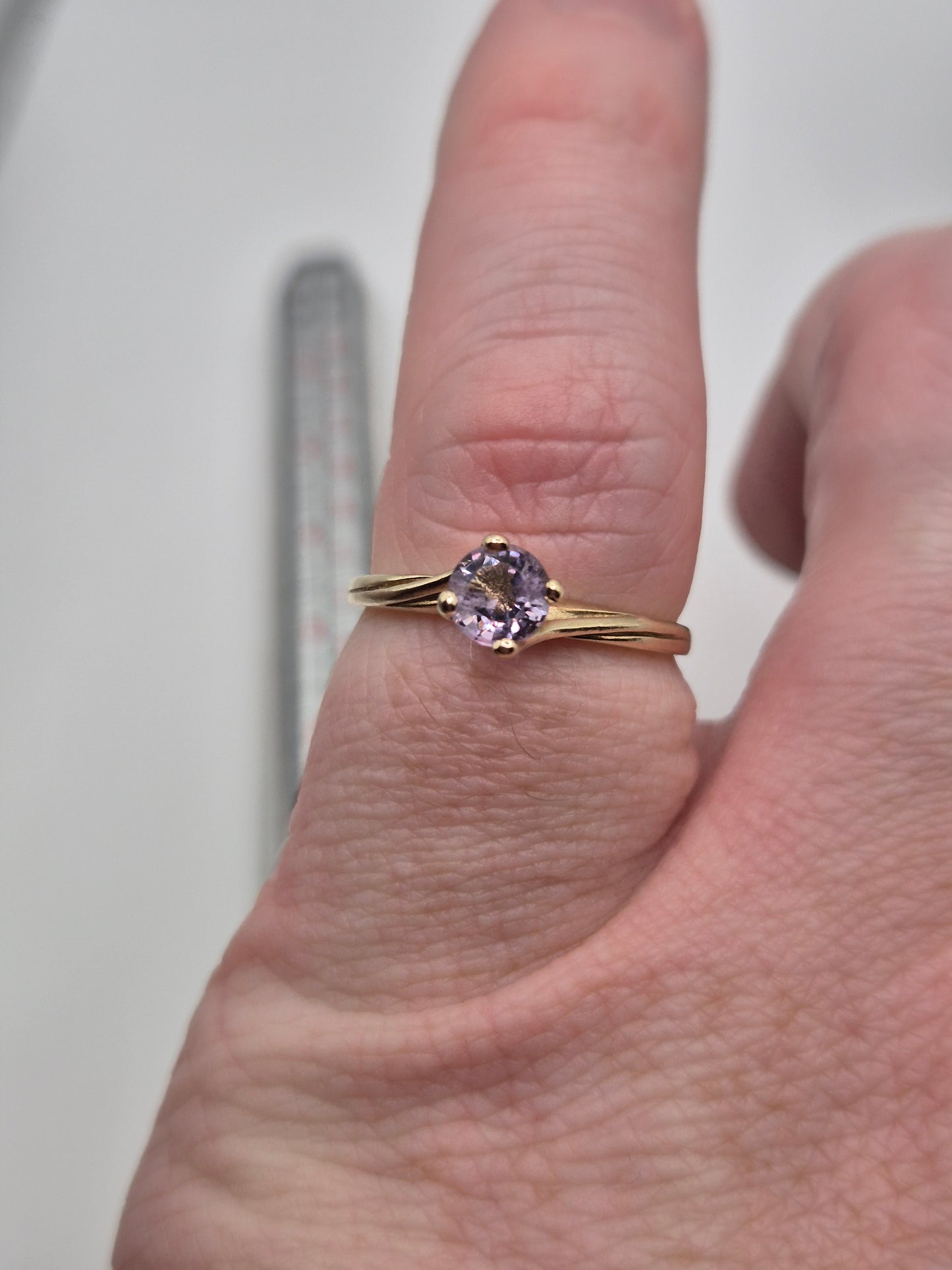 9ct gold pale amethyst ring