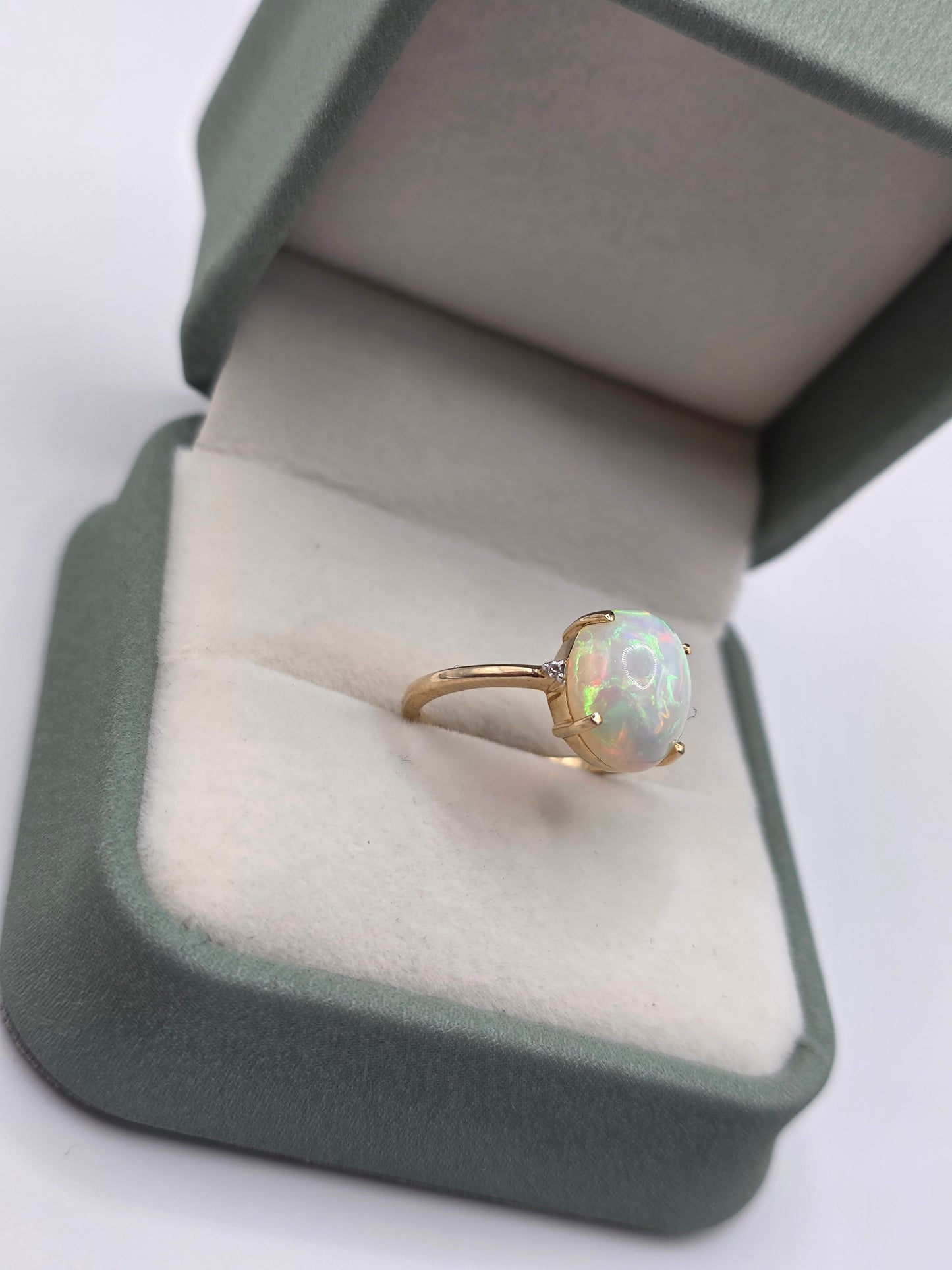 9ct gold opal ring