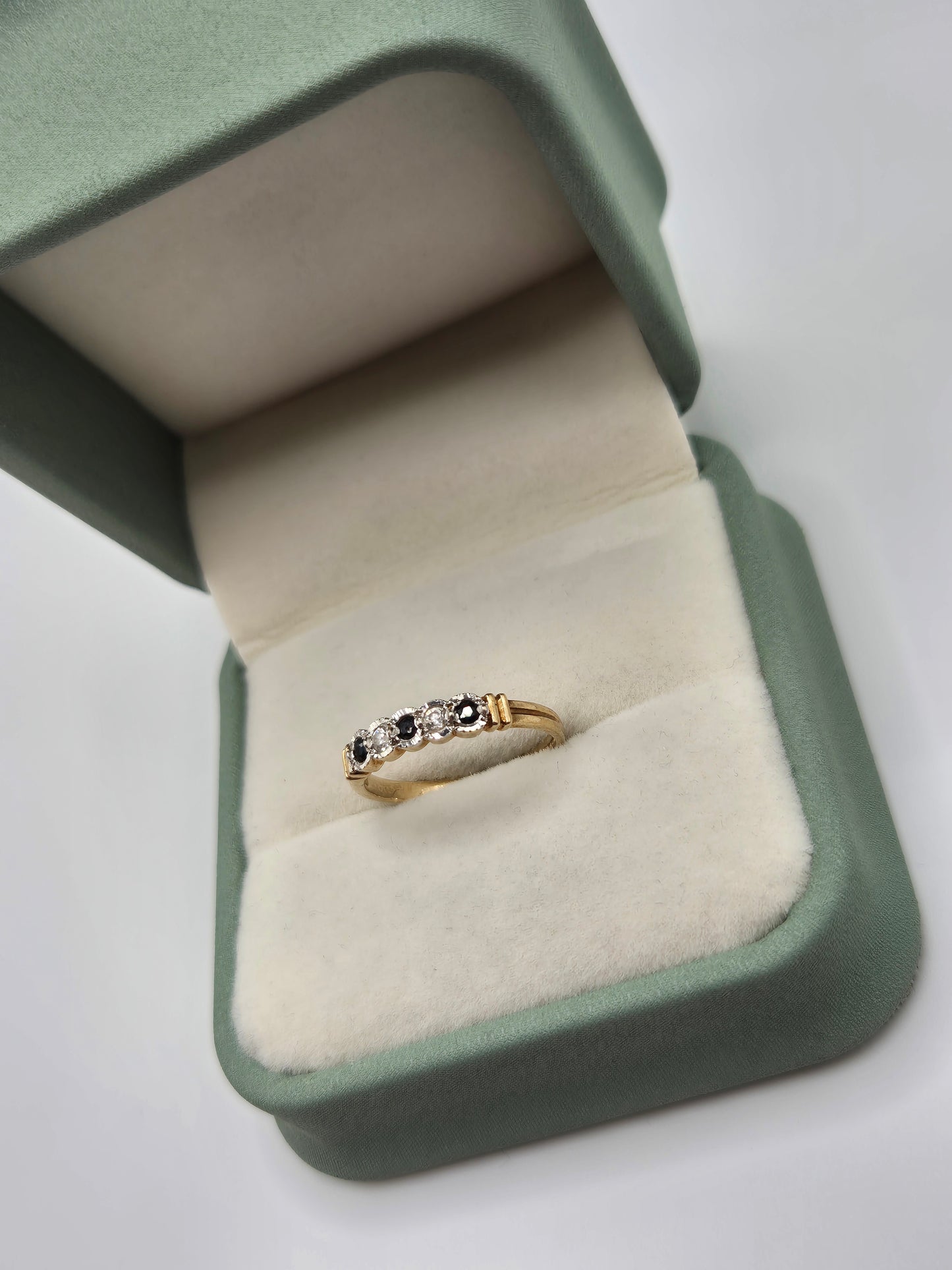 9ct gold sapphire and diamond ring