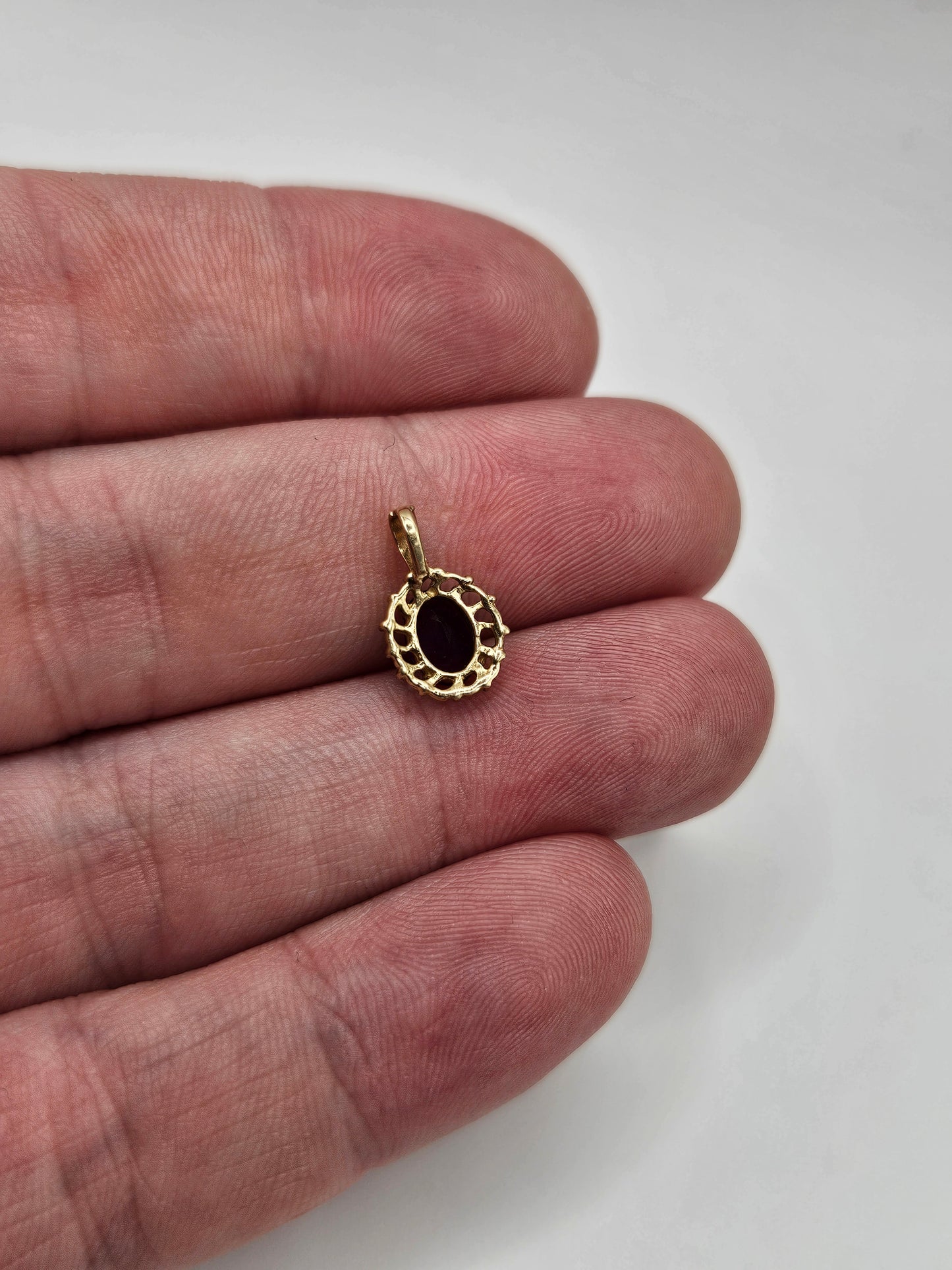 9ct gold amethyst pendant