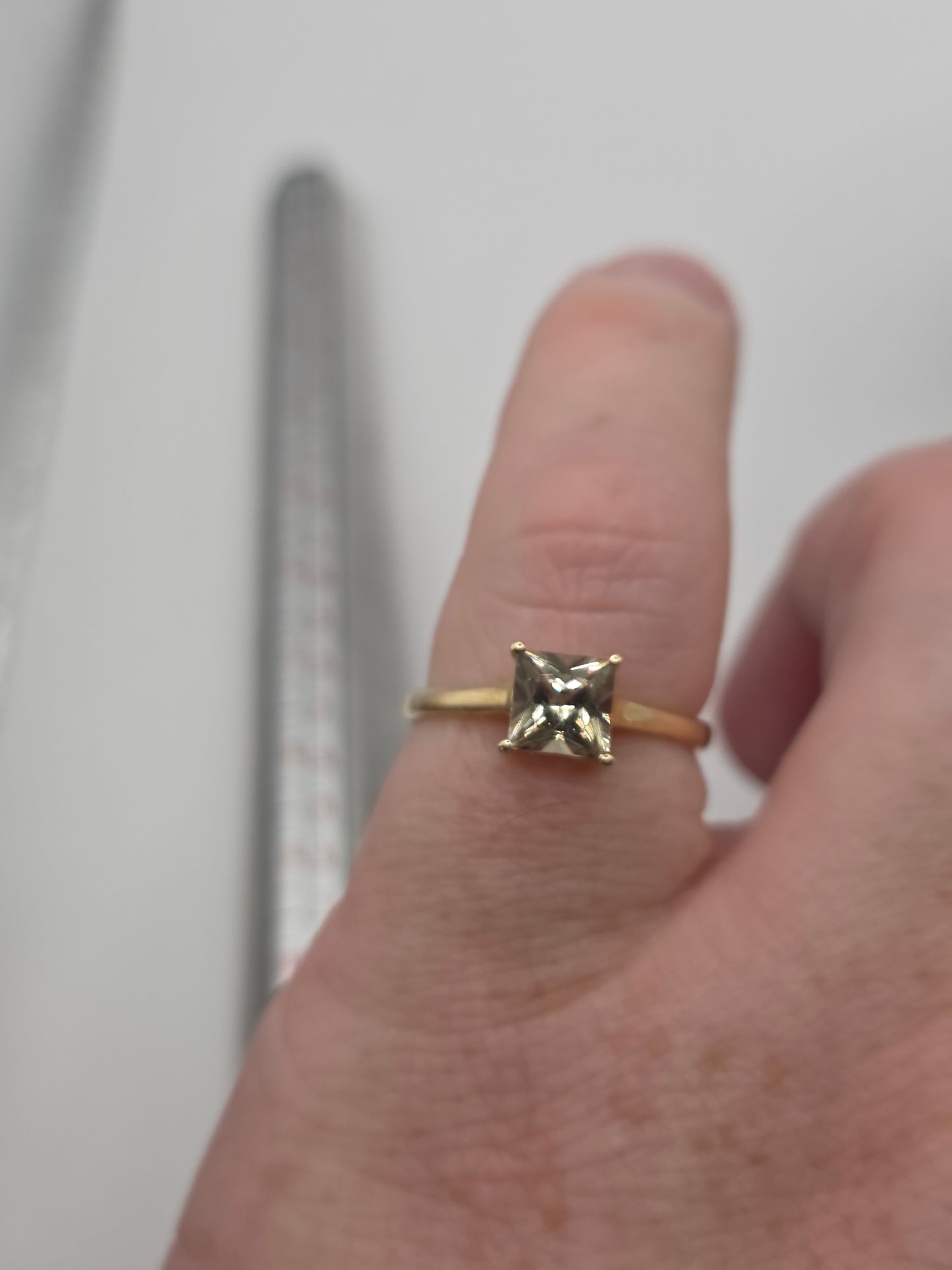 9ct gold topaz ring