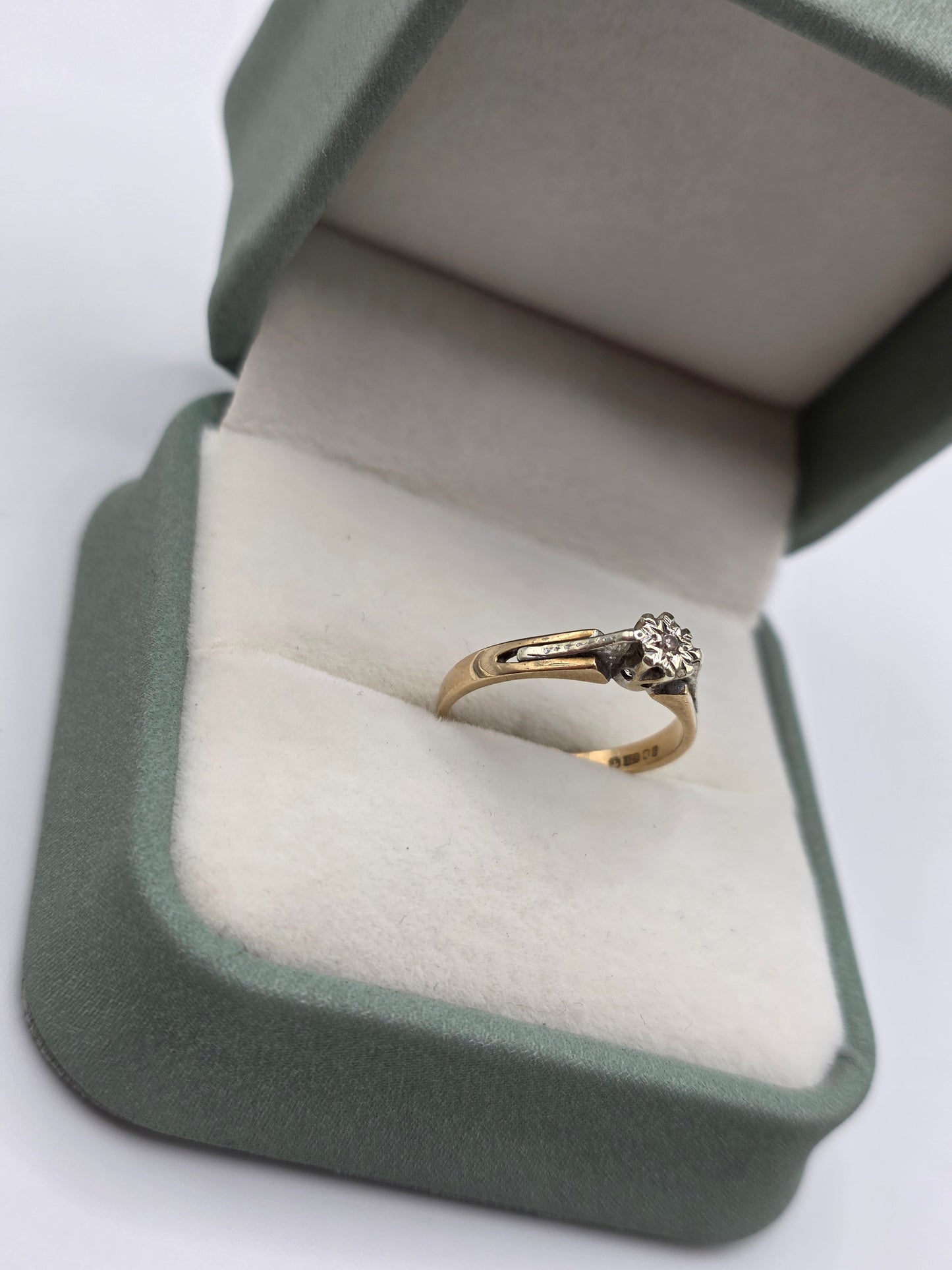9ct gold diamond ring