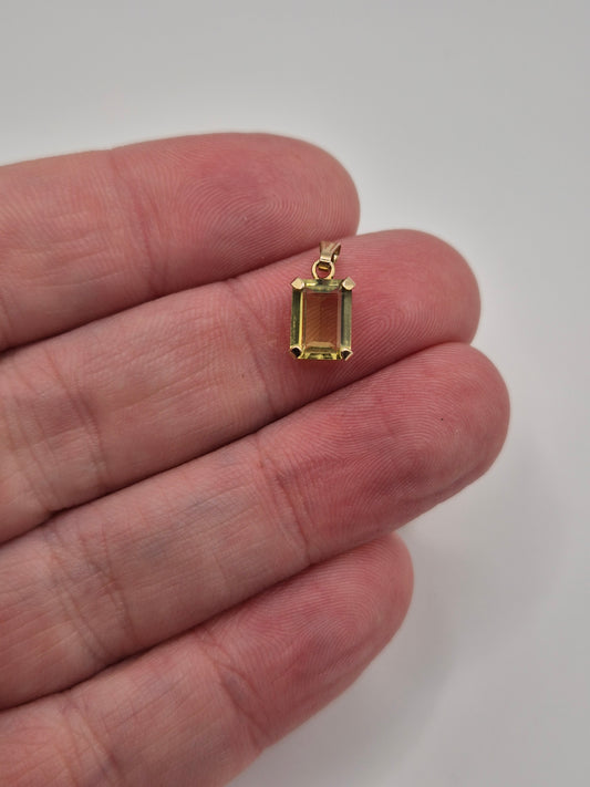 9ct gold peridot pendant