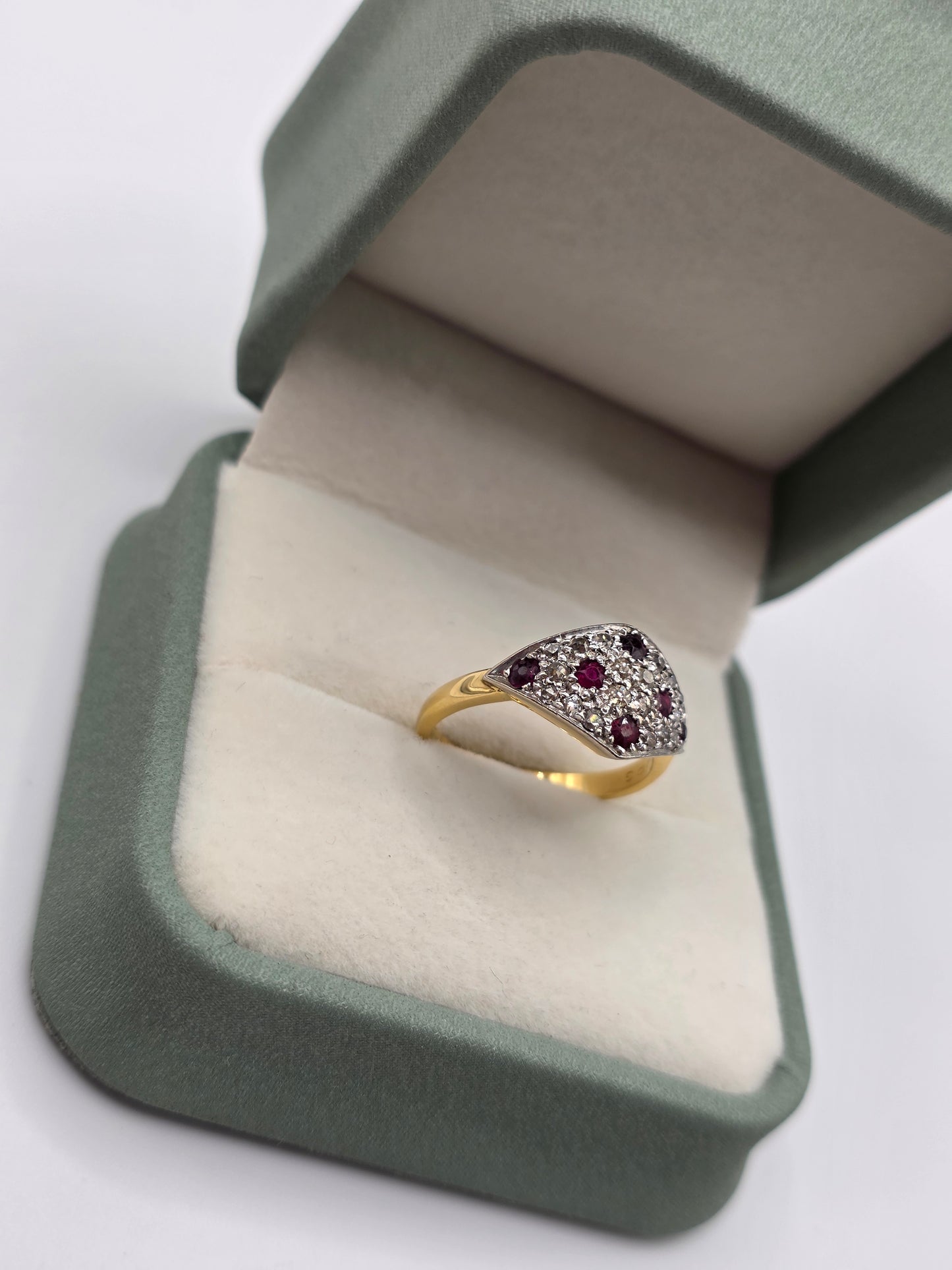 Heavy vintage 18ct gold ruby and diamond ring