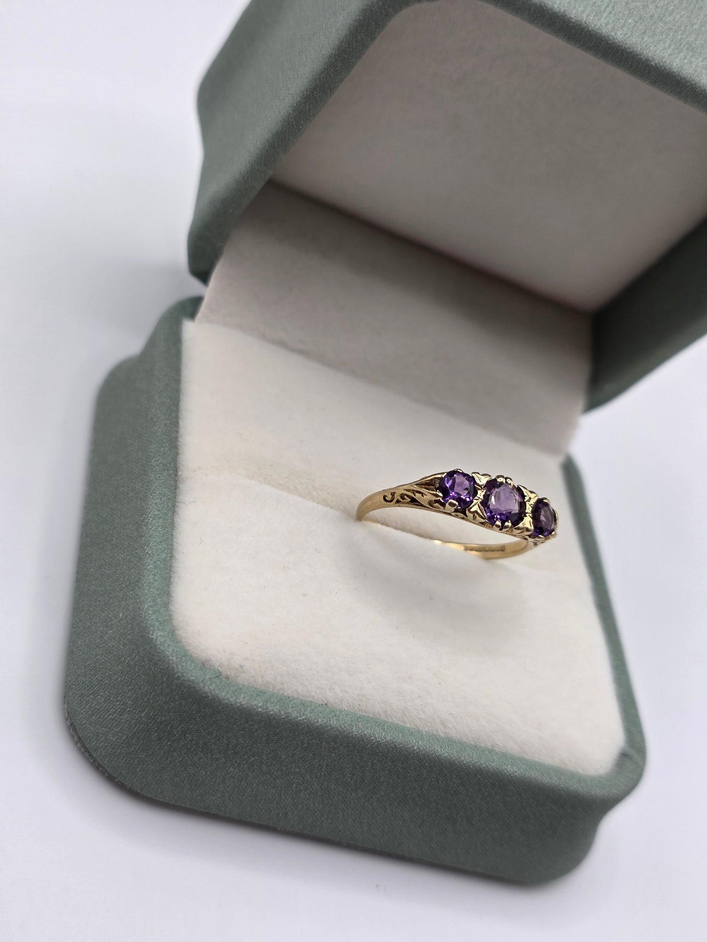 9ct gold amethyst ring