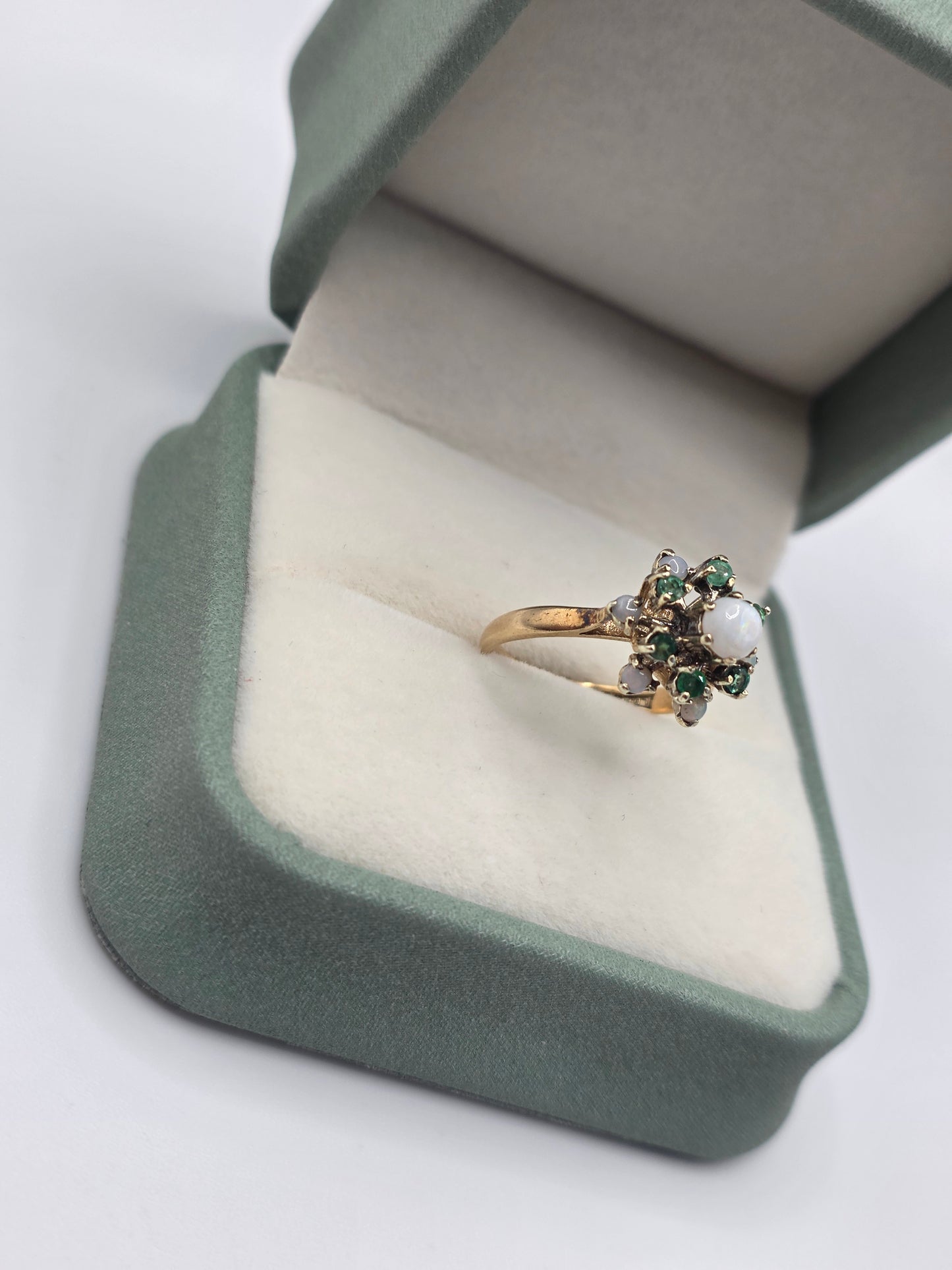 9ct gold emerald and opal ring