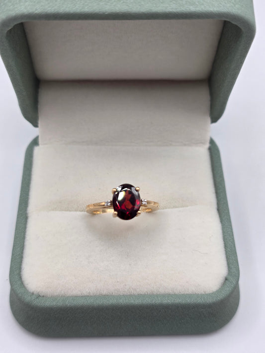 9ct gold garnet and white zircon ring