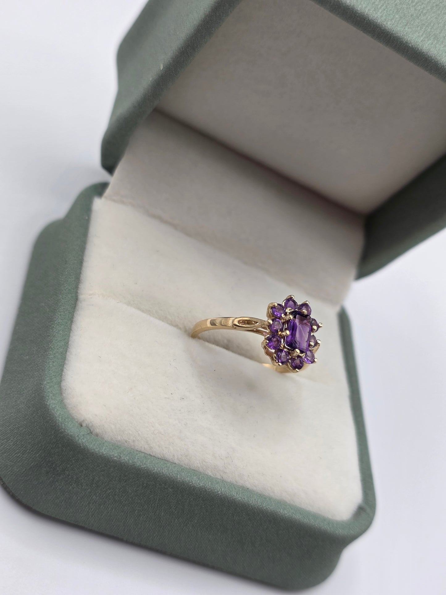 9ct gold amethyst cluster ring